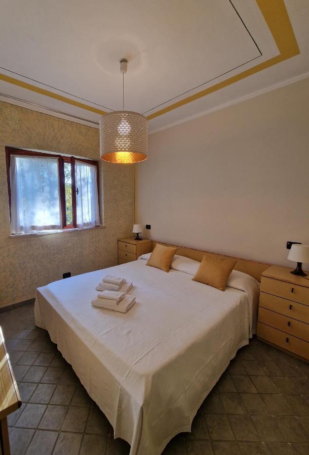 Casa Vittoria Punta Gro Con Piscina Sirmione