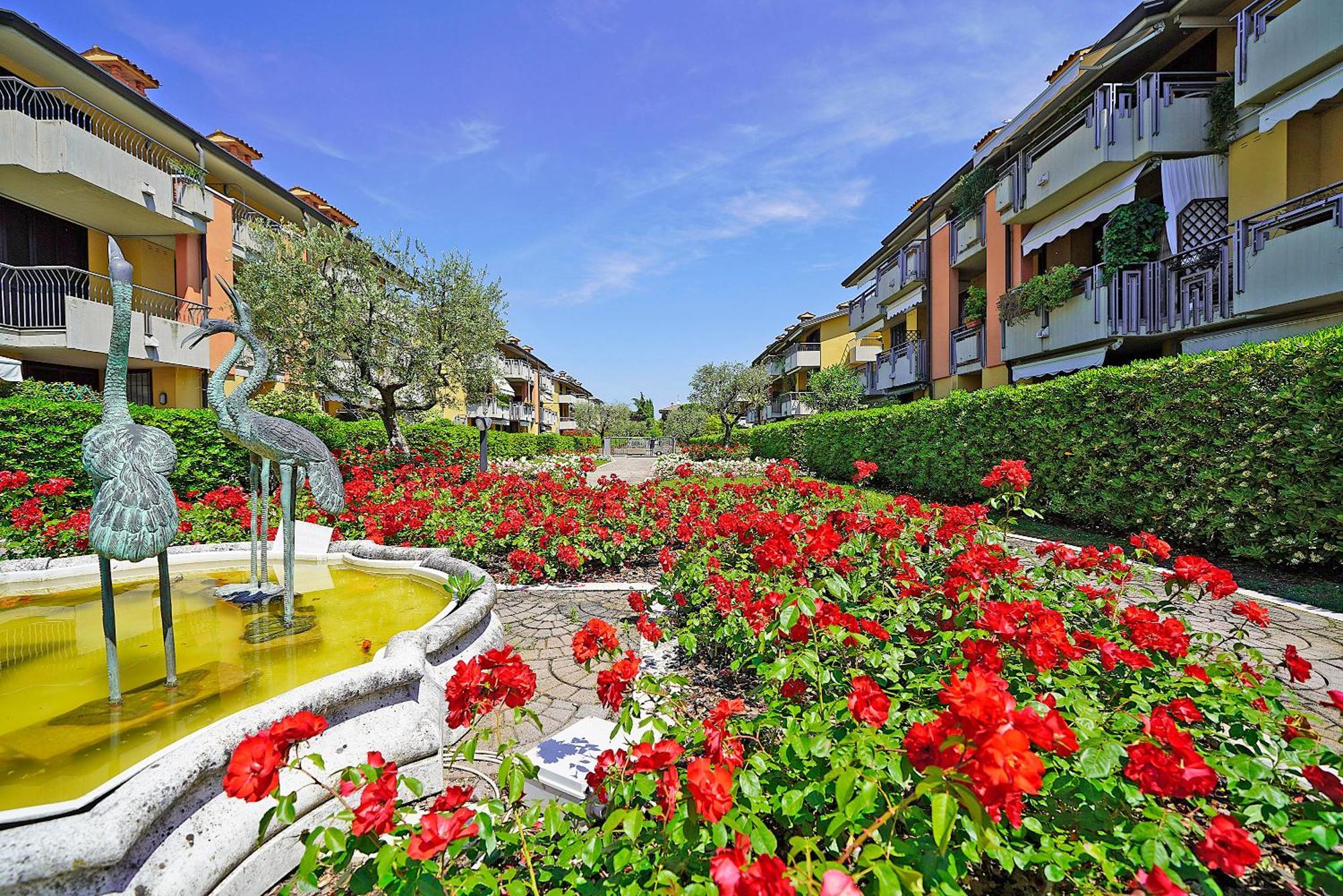 Apartment Villaggio Dei Fiori - Viola - Gardagate Sirmione
