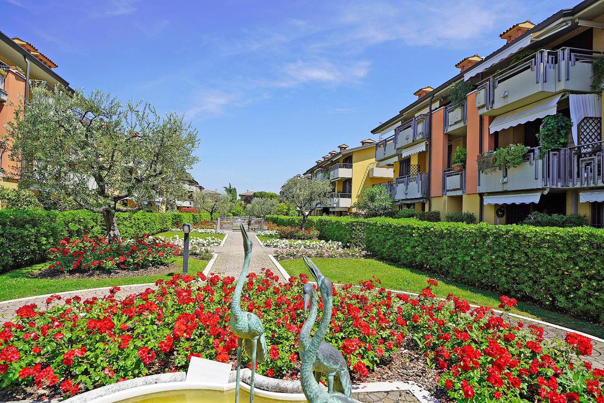 Apartment Villaggio Dei Fiori - Viola - Gardagate Sirmione