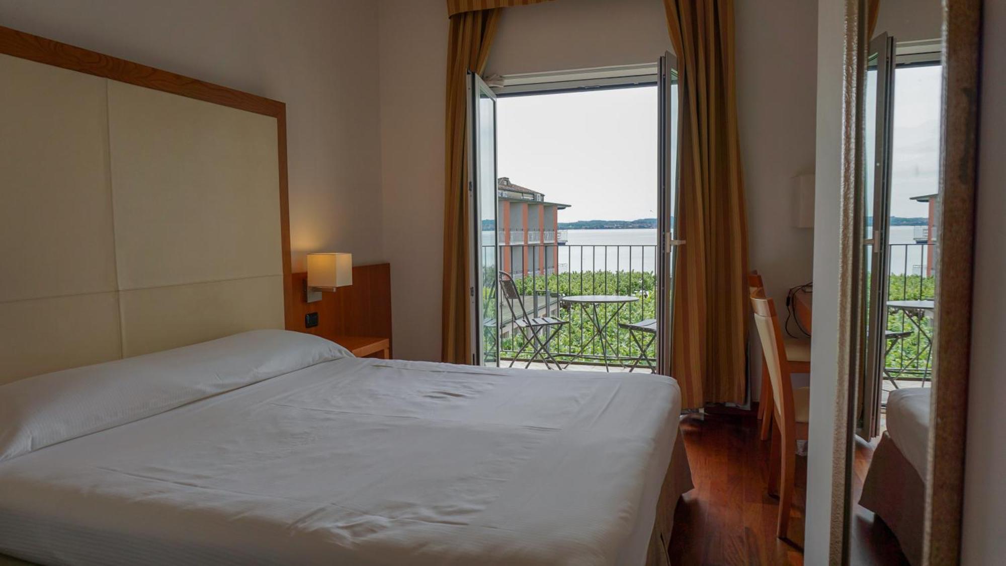 Mavino Hotel 3*