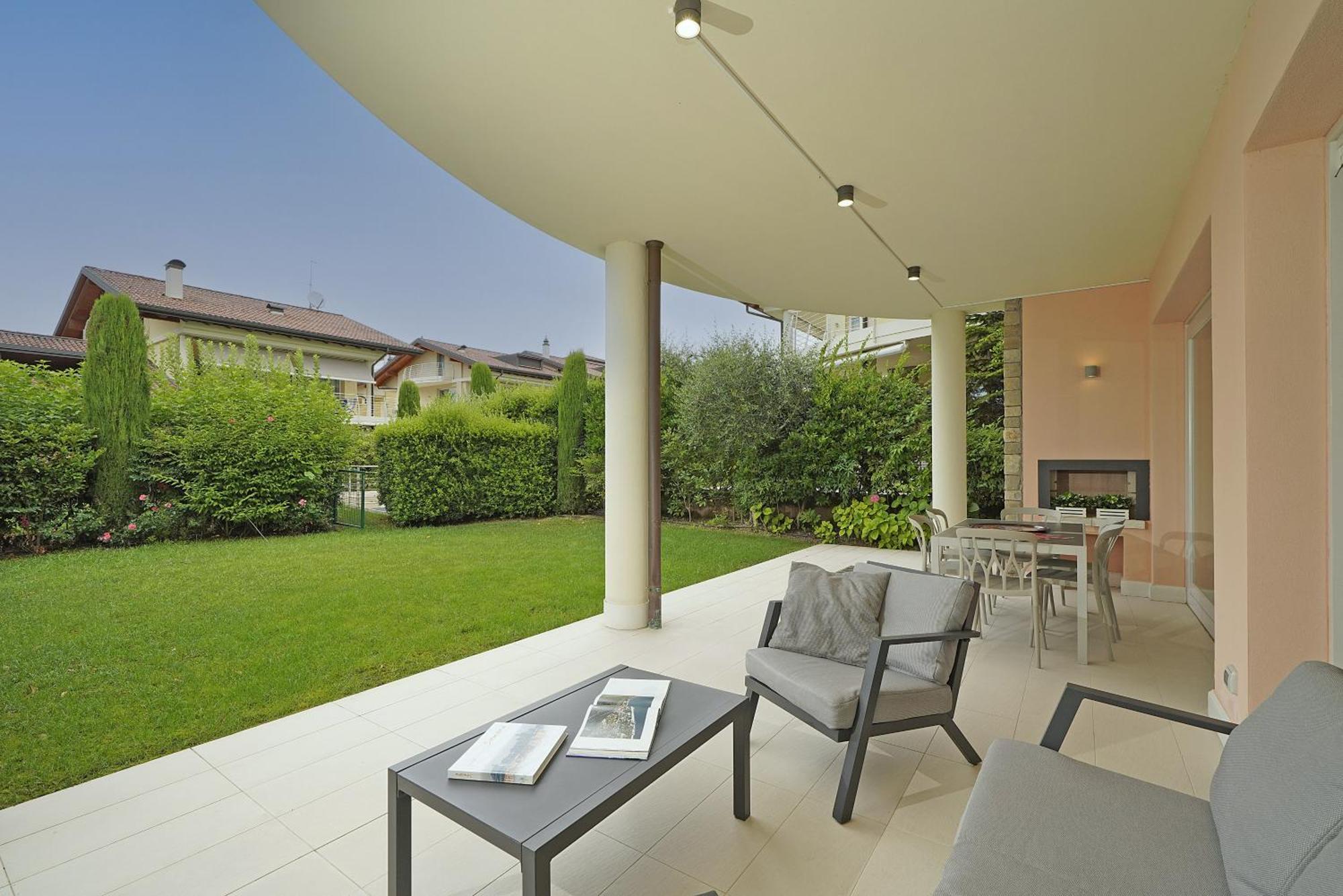 Alma Garda Apartment