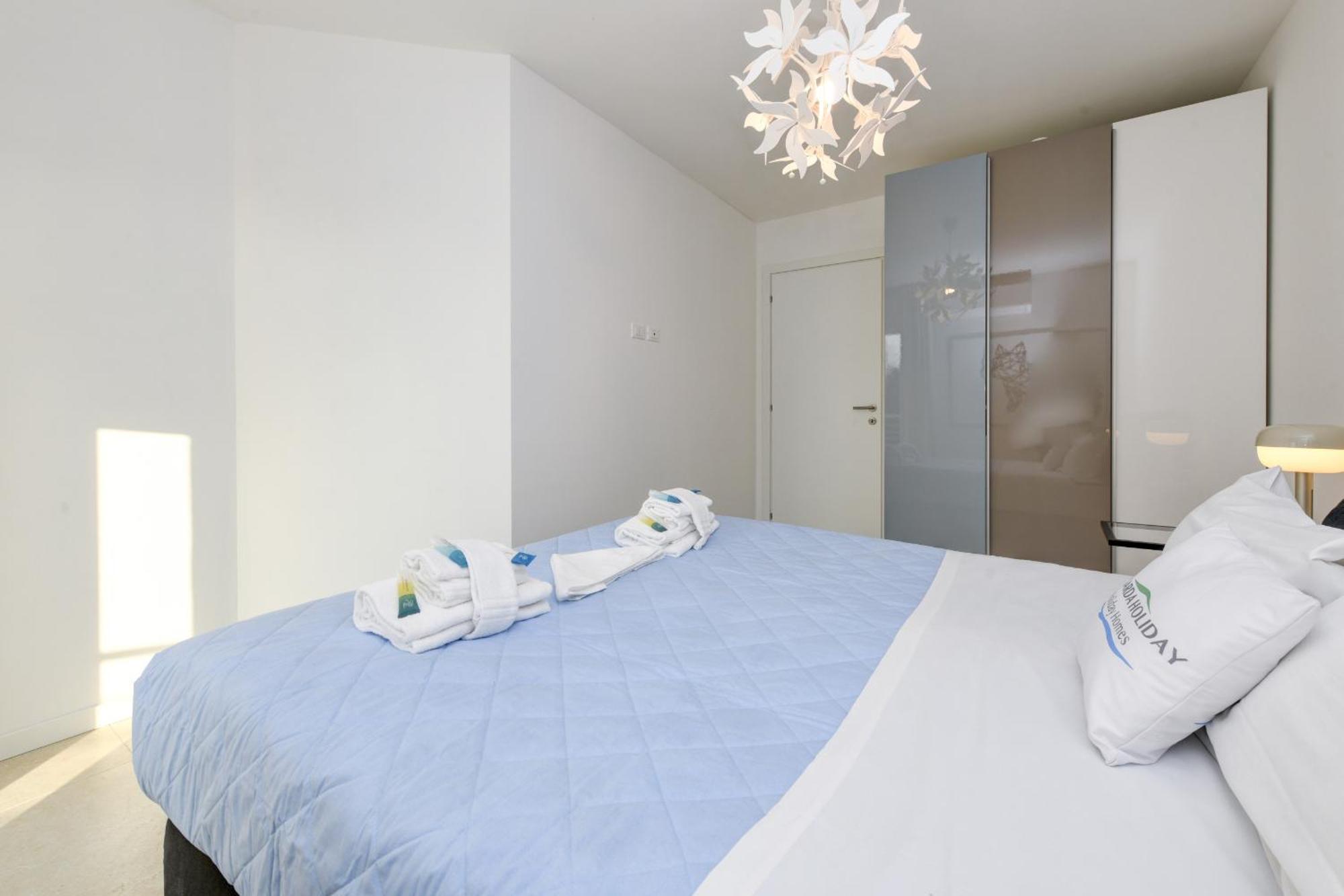 Apartment Mgh Family