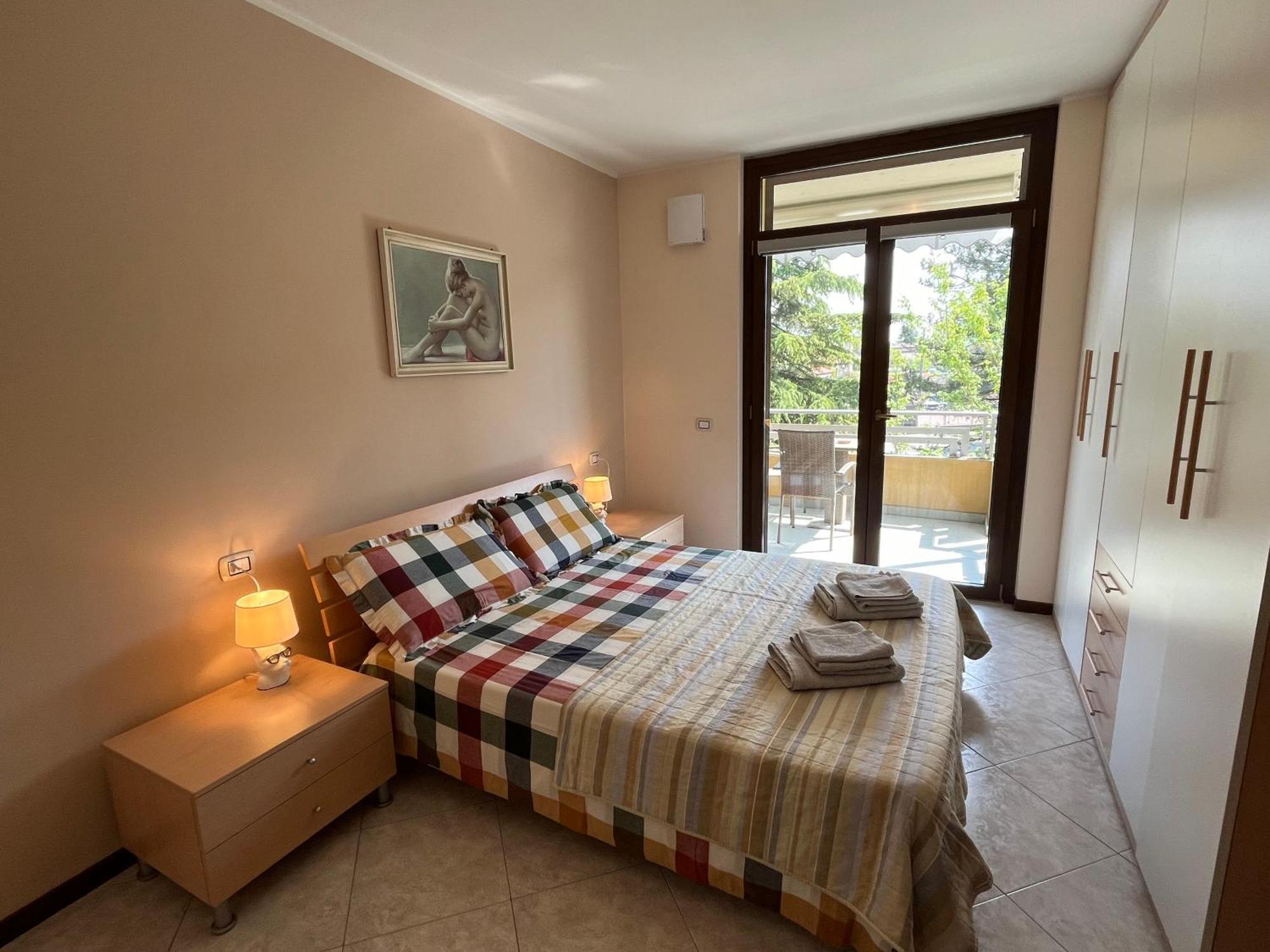 Discovery Flat With Pool & Bikes