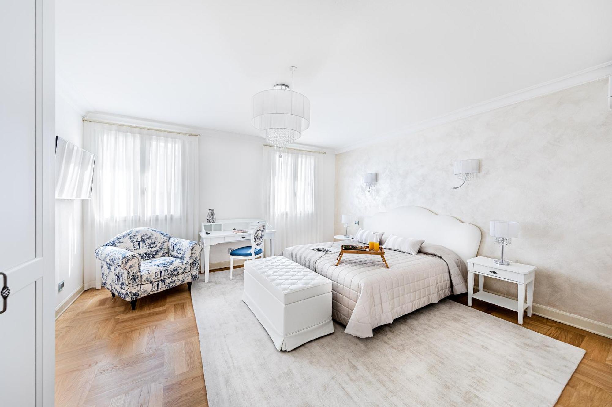 Luxury Lakefront Catullo By Wonderful Italy