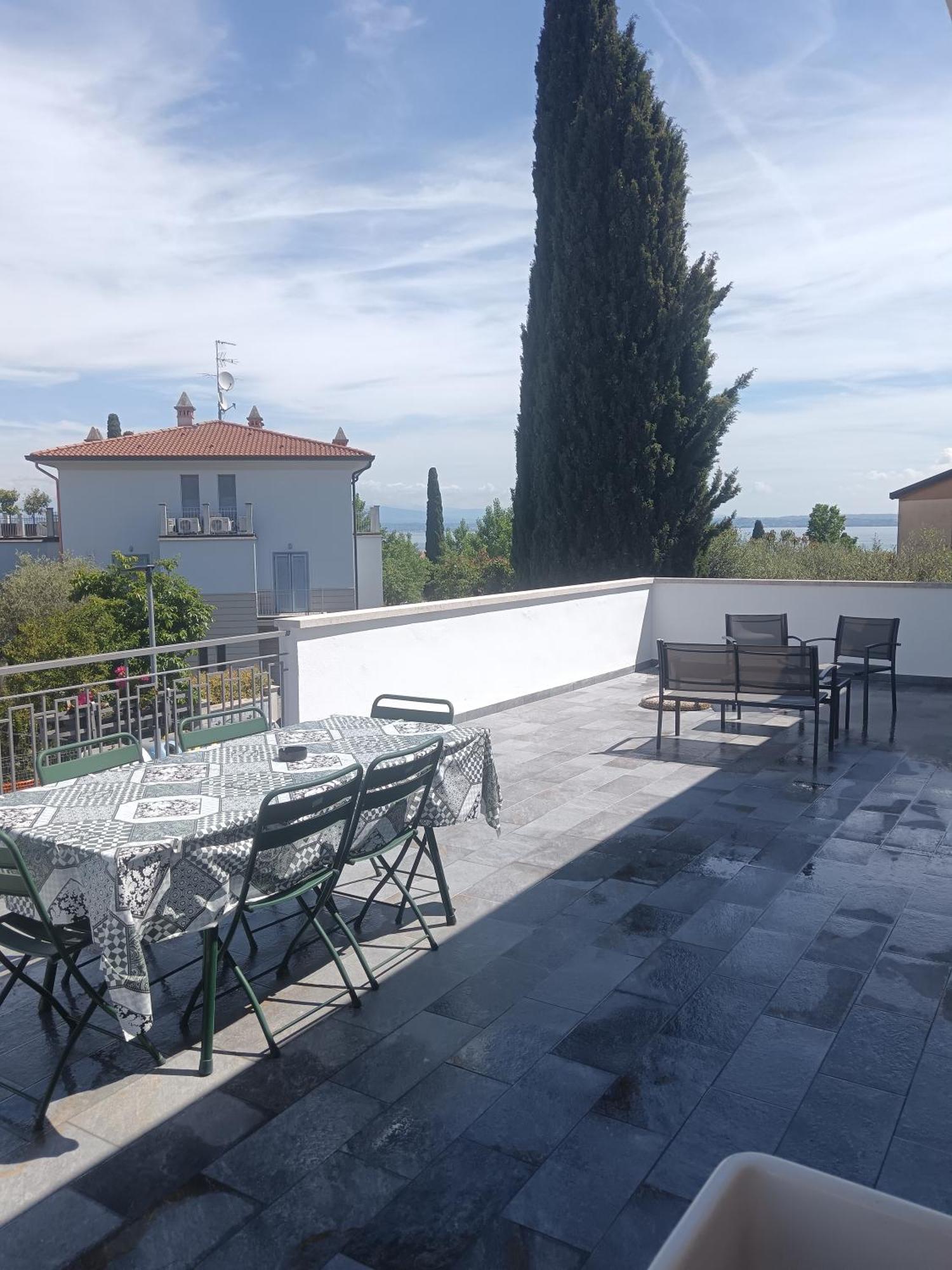 Casa Rosy - Con Terrazza A 2 Passi Dal Lago Sirmione