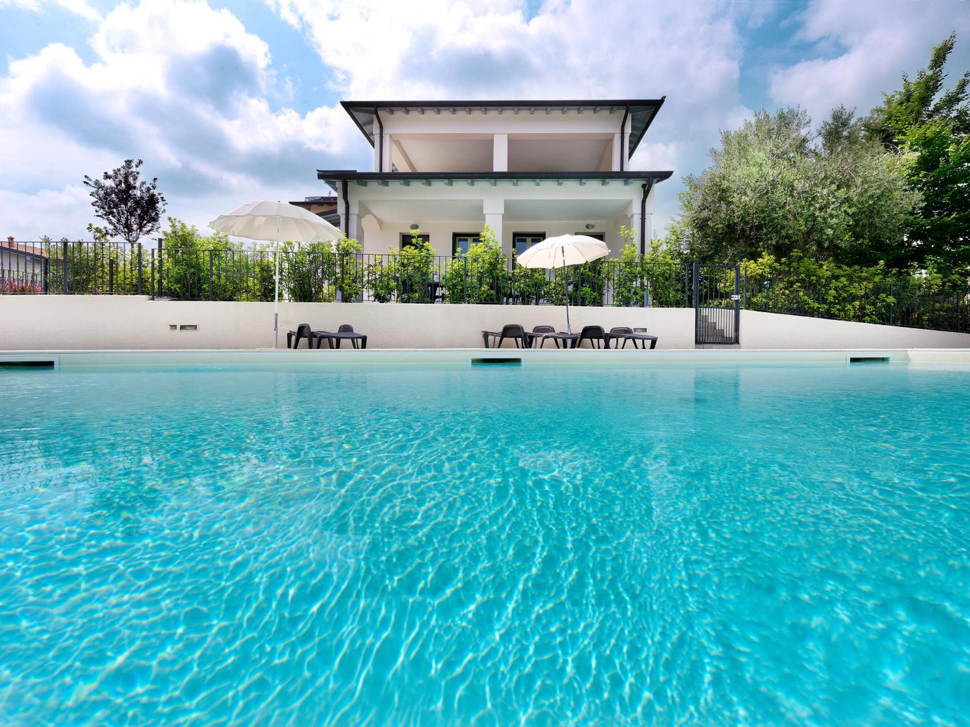 Fiore Rosso Apartment *