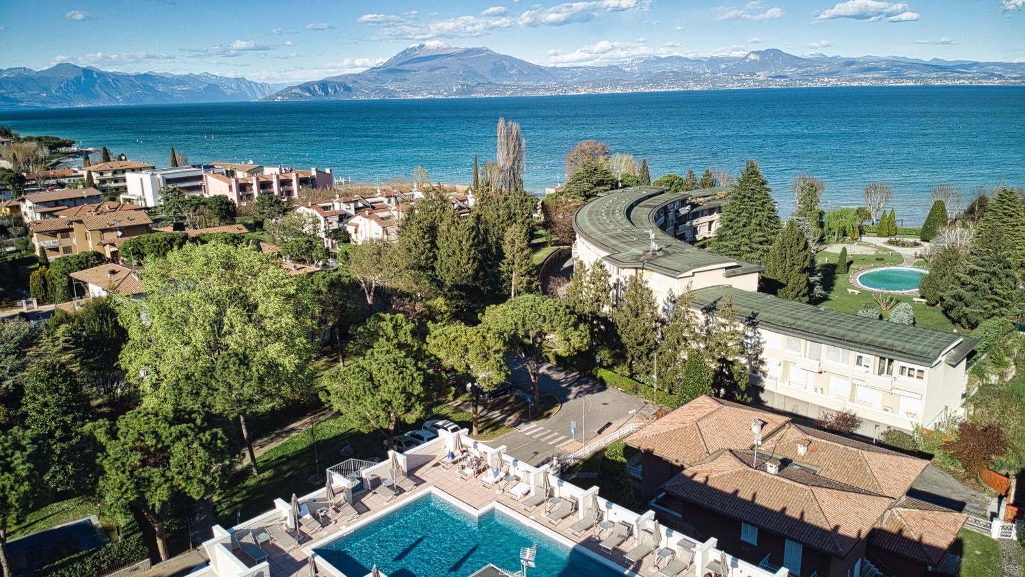 International & * Sirmione
