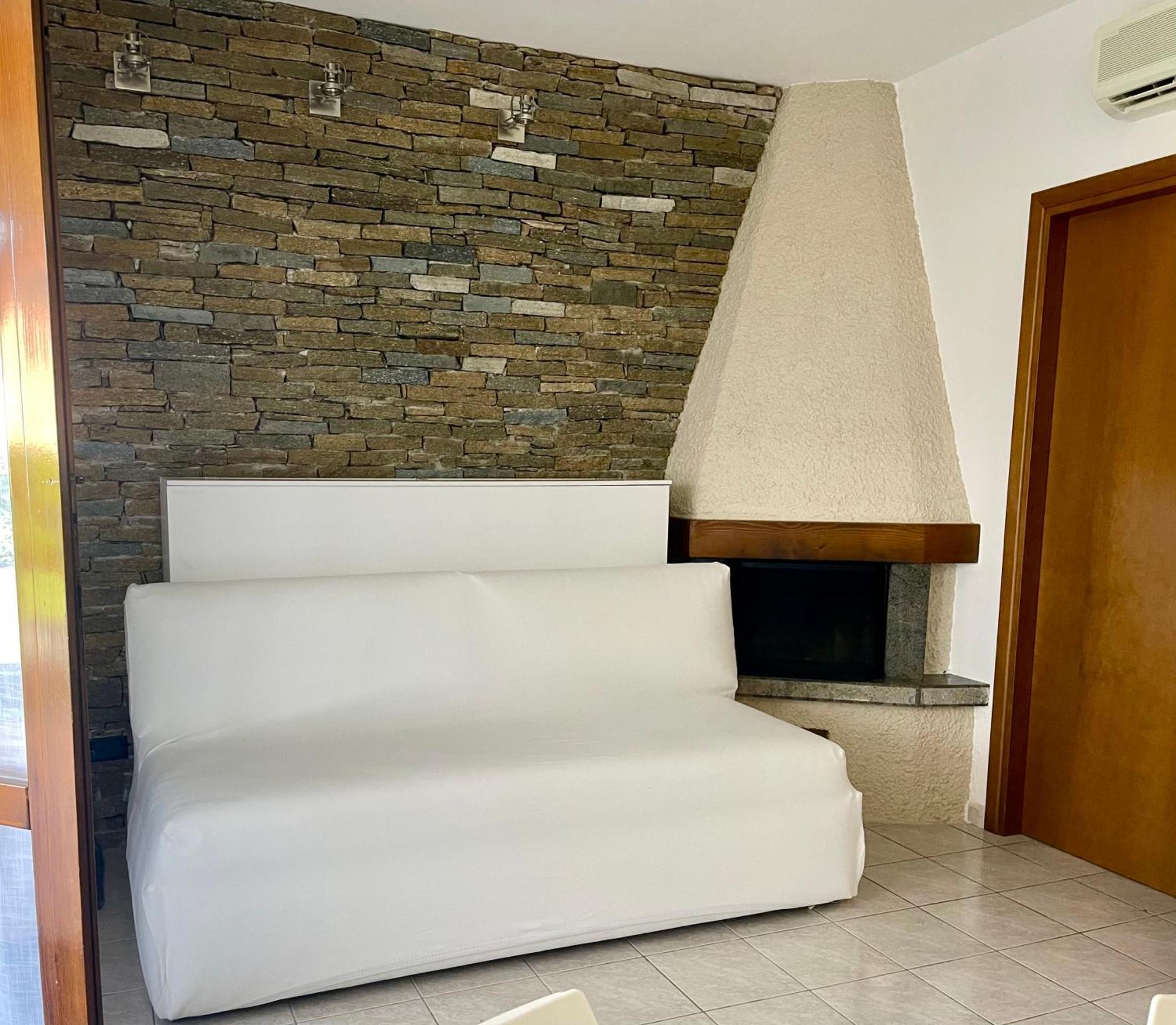 Dimora Di Charme Con Piscina E Giardino,vicina Apartment Sirmione