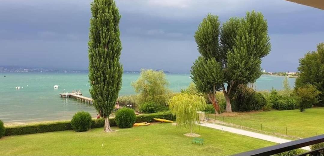Apartment Ena Apt Fronte Lago Bilocale Con Piscina Parco E Pontile Privato Sirmione