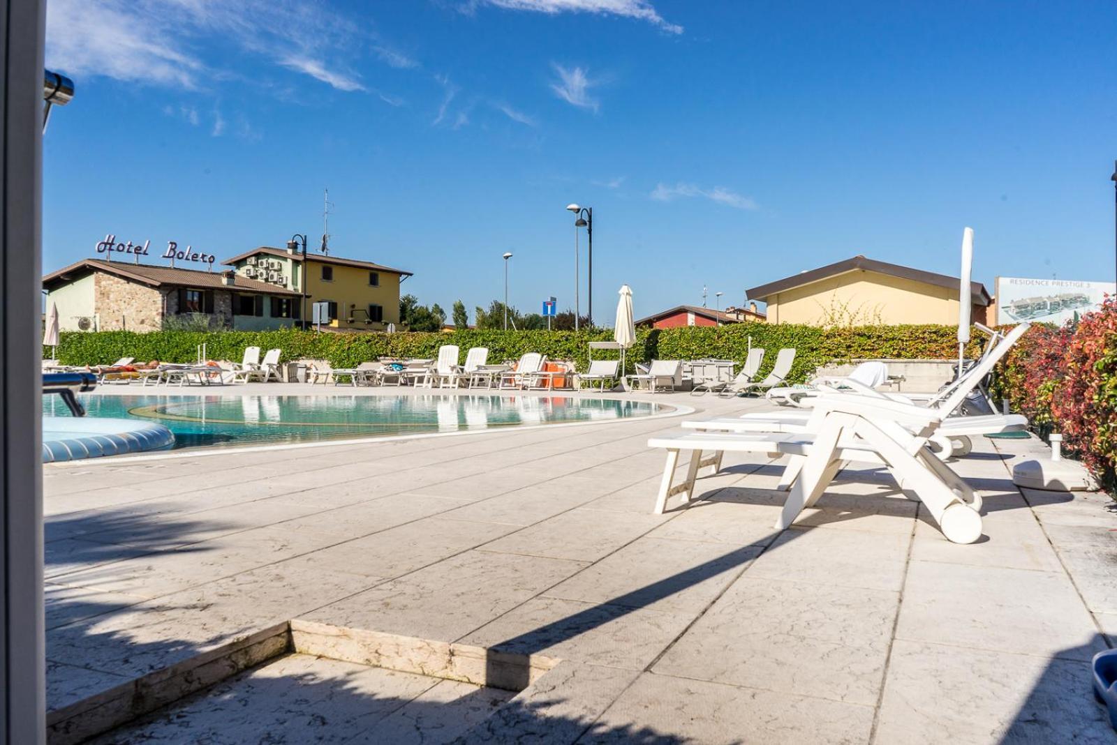 Căn hộ Mazzarona Family - Luminoso Con Piscina Al Secondo Piano Sirmione