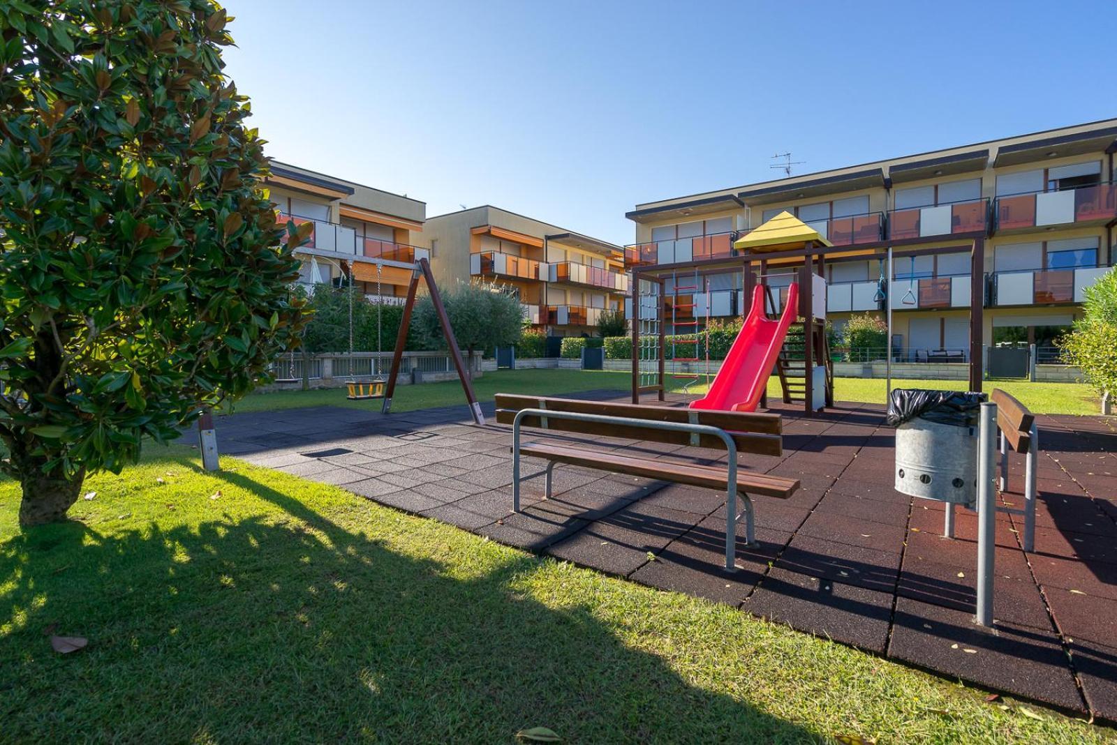 Căn hộ Mazzarona Family - Luminoso Con Piscina Al Secondo Piano Sirmione