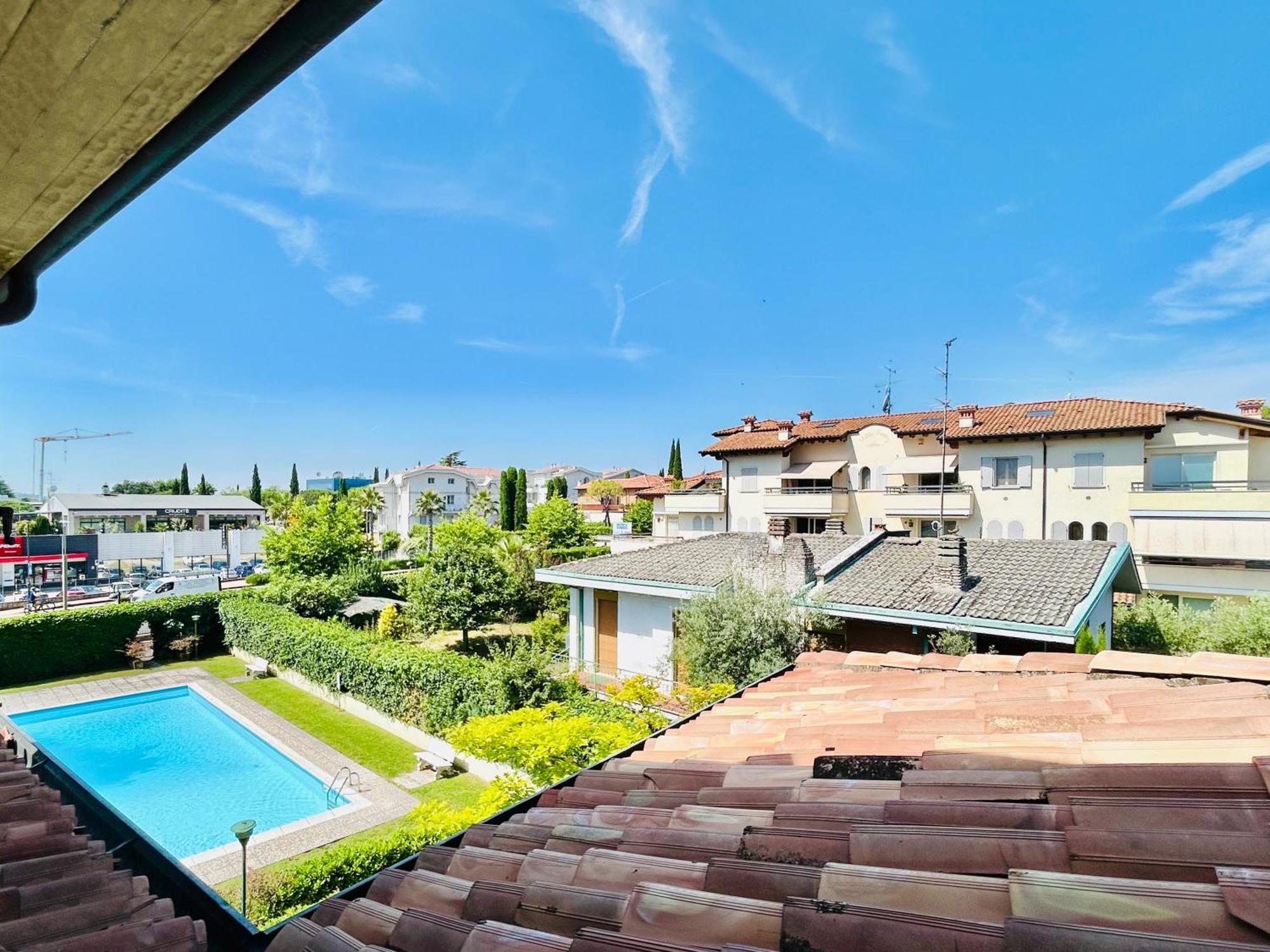 Parigi - 200m Dal Con Vista Piscina Apartment Sirmione