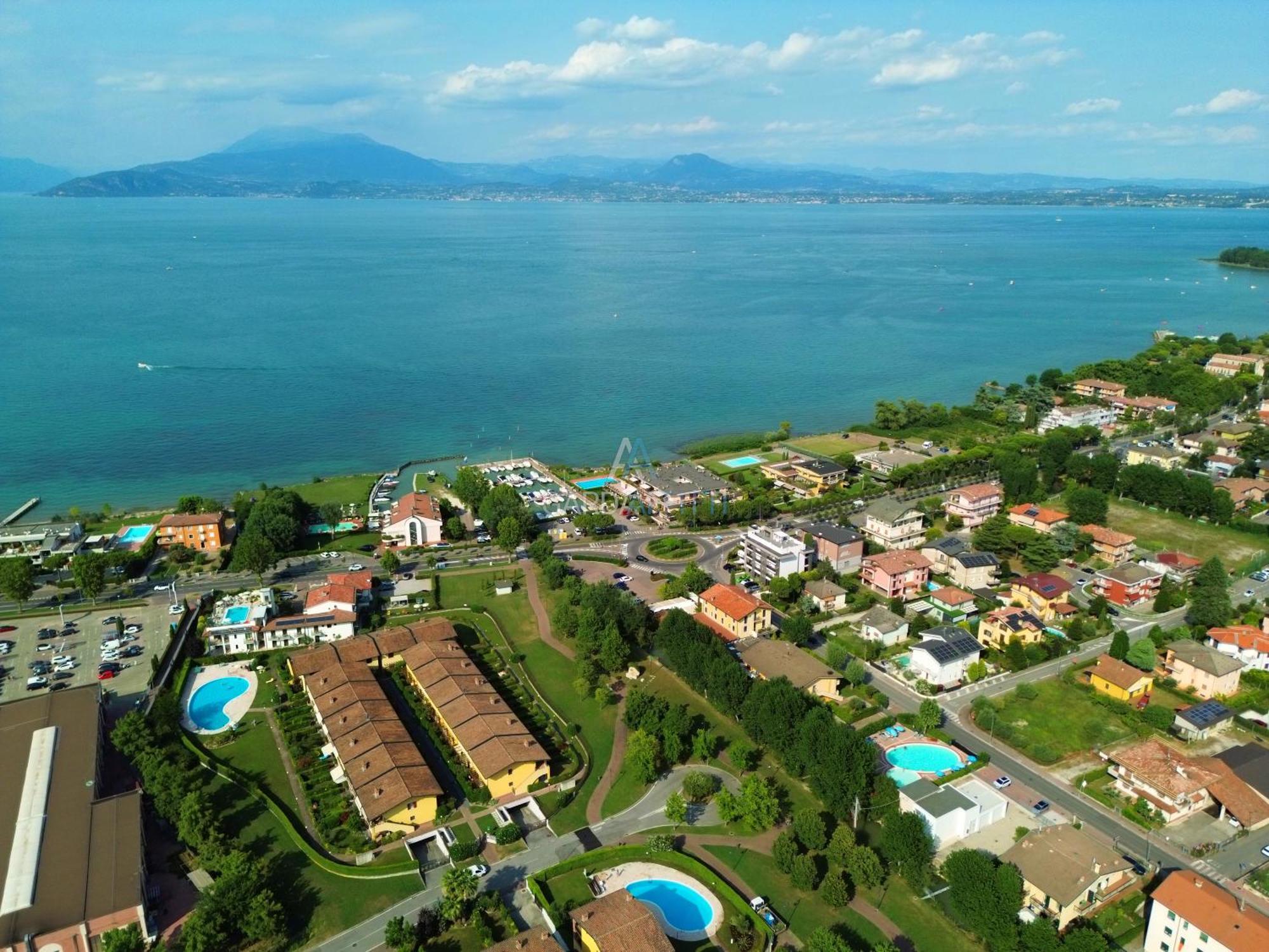 Artemide - A 150m Dal Di Garda Apartment