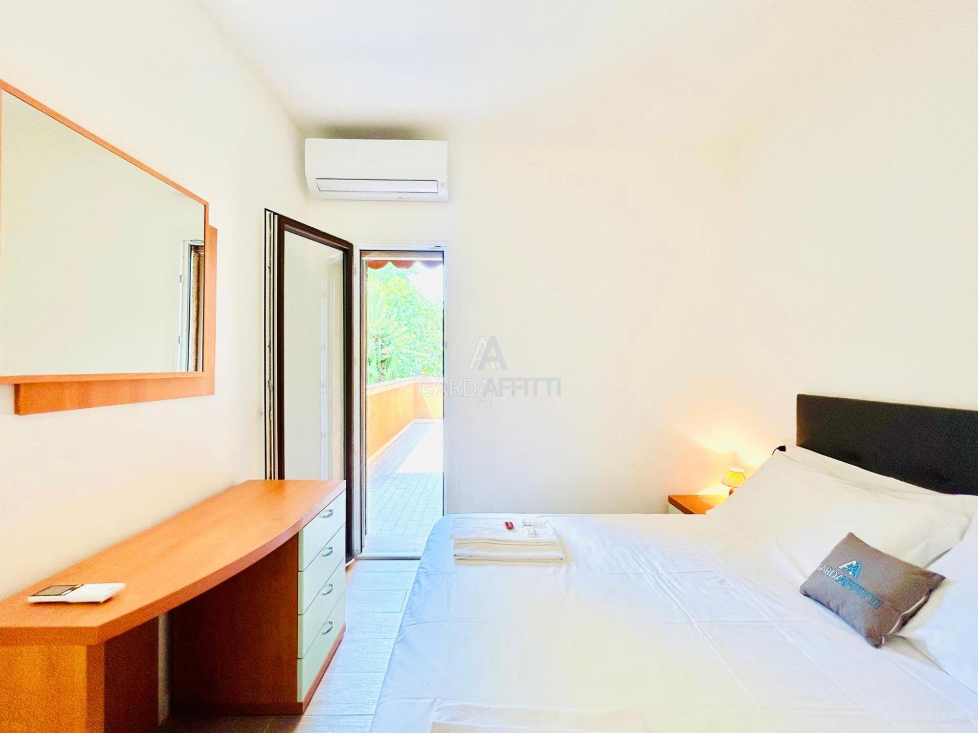 Apartment Scylla - 200 M Dal Di Garda Con Piscina
