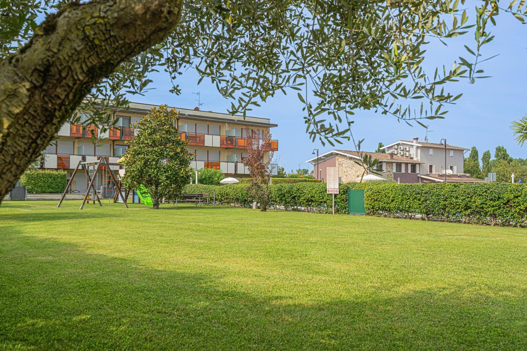 Bossanova Family - Your Glimpse Of The * Sirmione