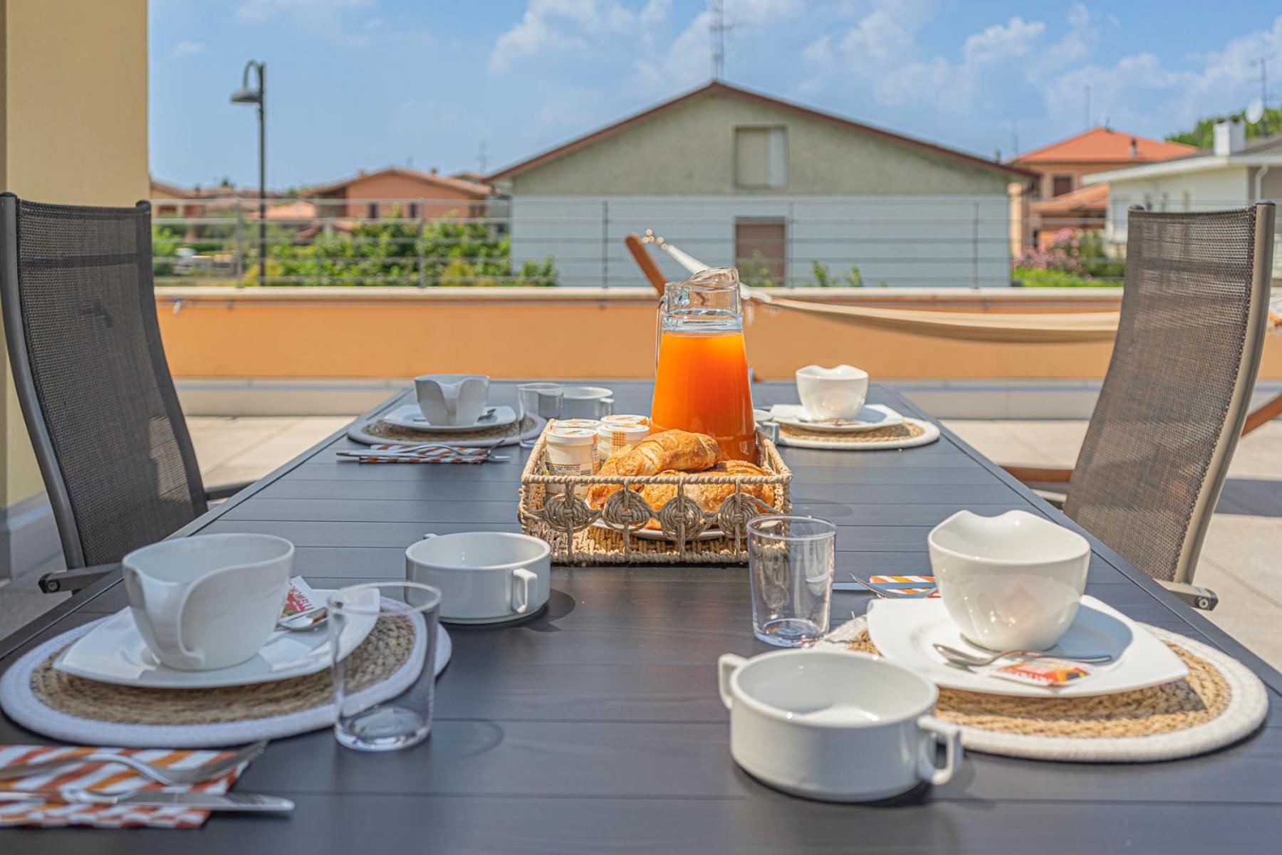 Bossanova Family - Your Glimpse Of The Apartment *