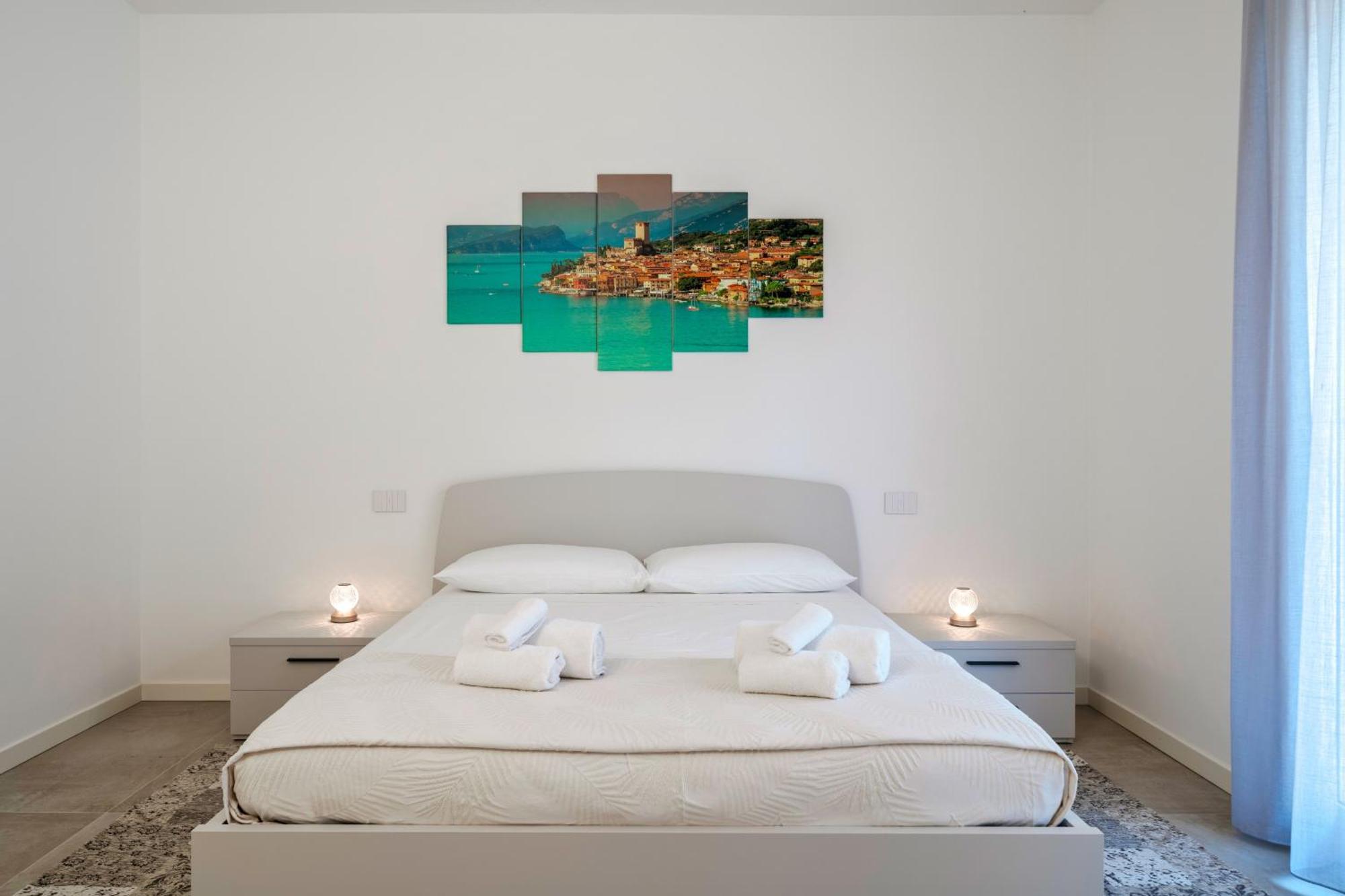 Apt24 - Superb 4 Ferienhaus Sirmione