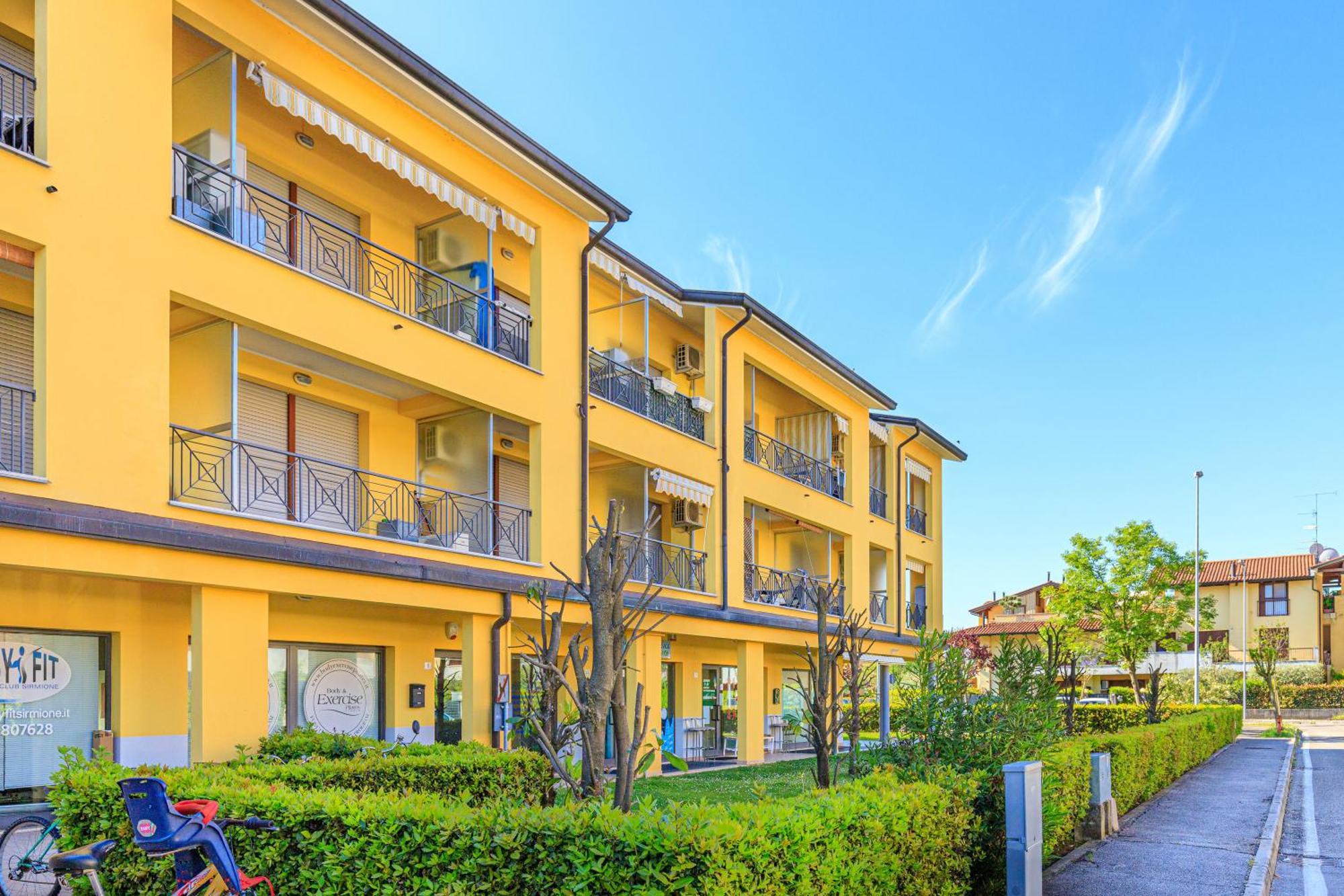 Magnolia In Pet Friendly Apartment Sirmione