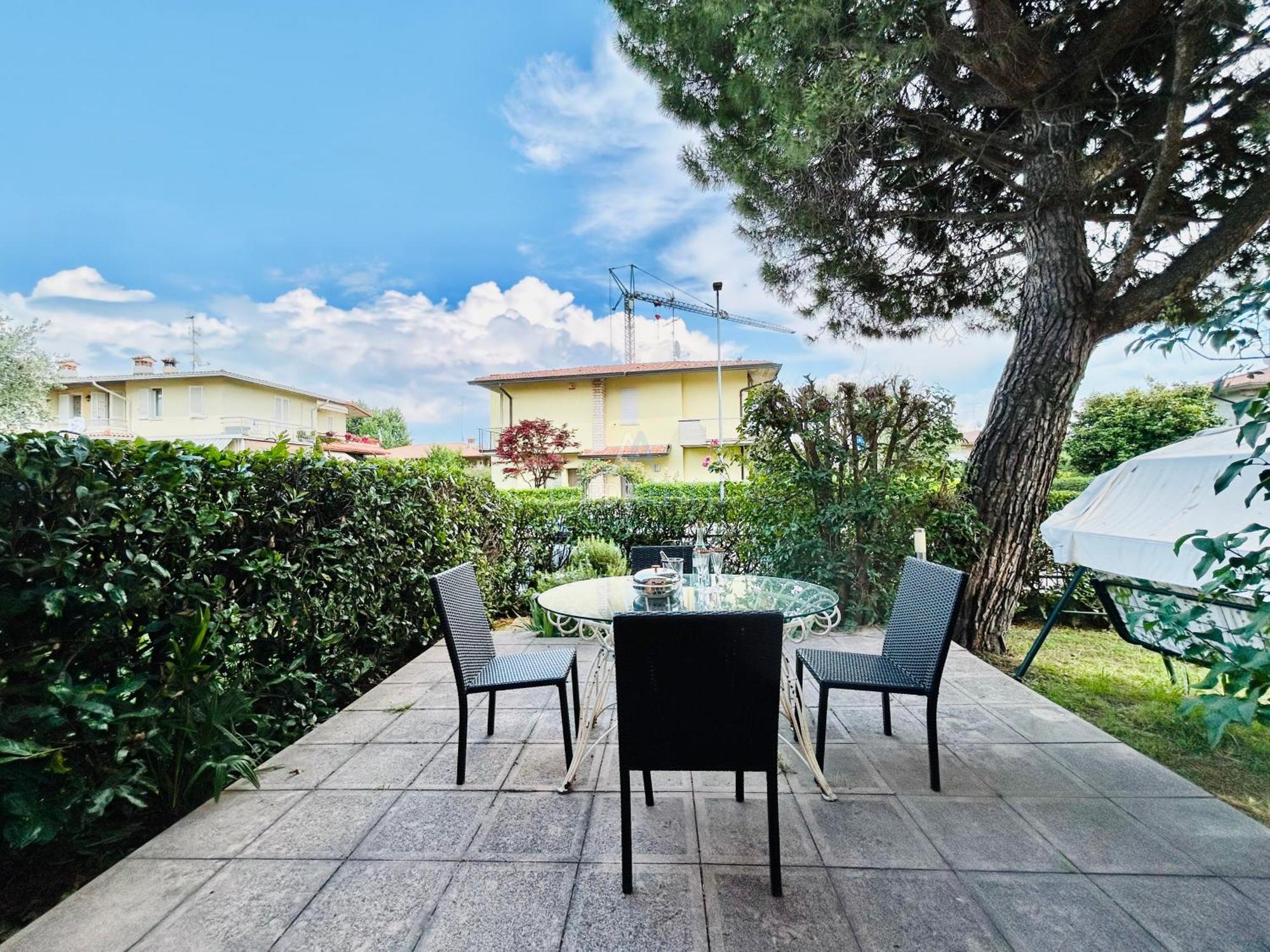 Anubi Apt-5 Min Dal Di Garda-giardino Privato Appartamento