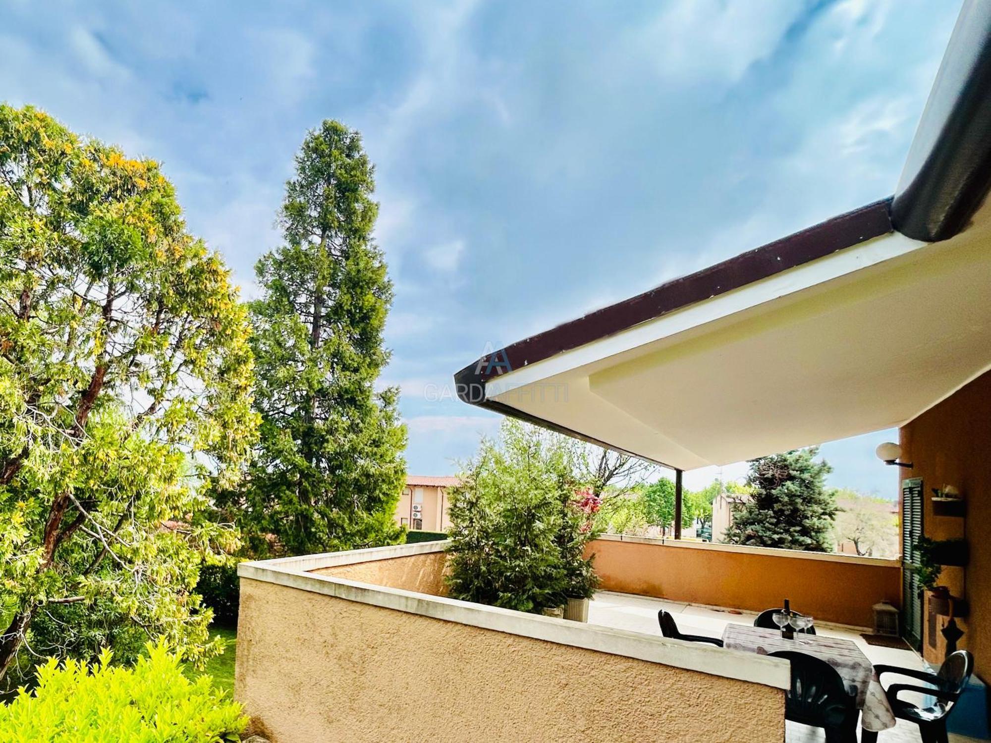Huoneisto Crono Apt-200m Dal Di Garda Con Piscina Sirmione