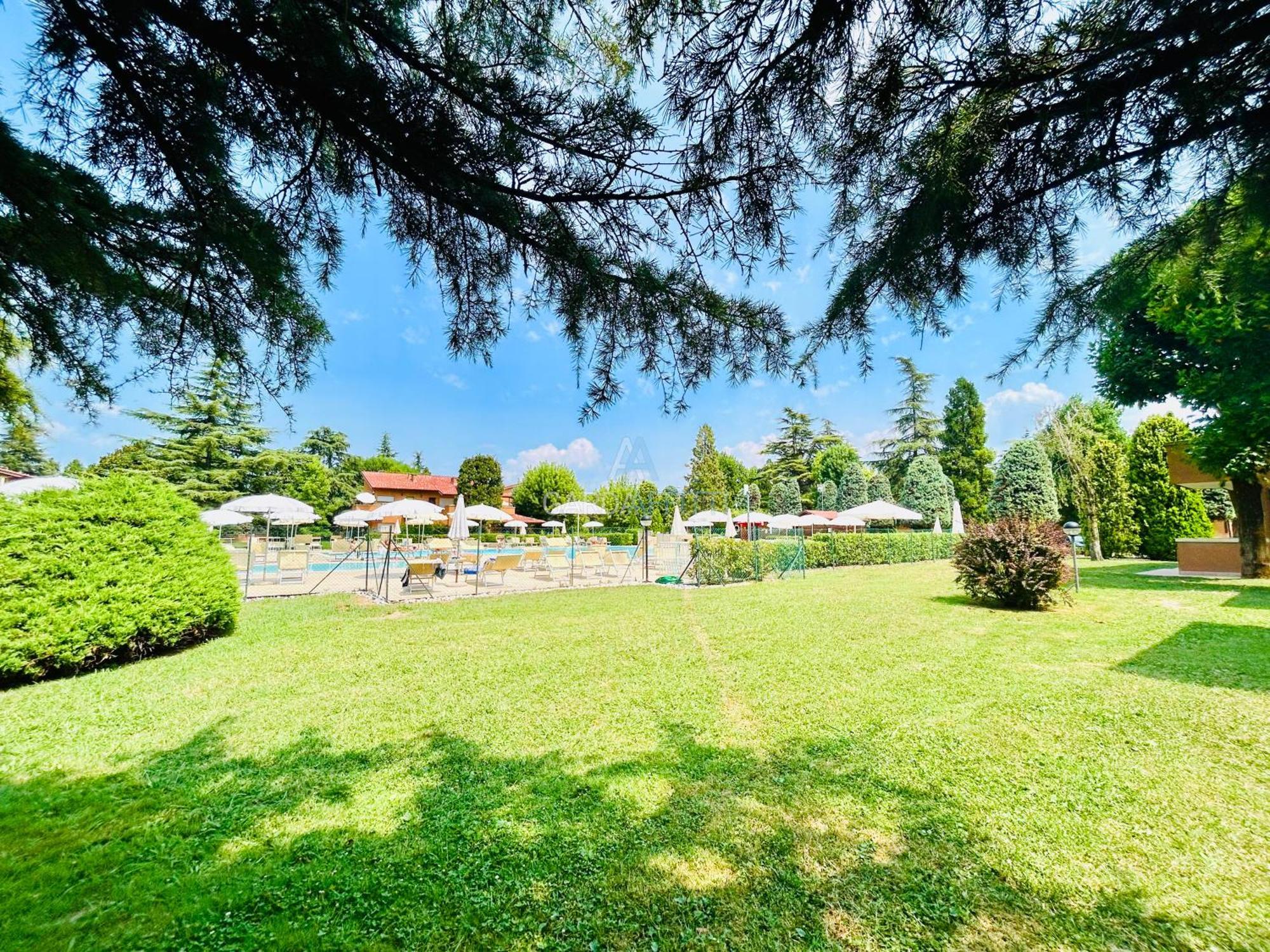 Apartment Flora -100m Dal Di Garda - Piscina