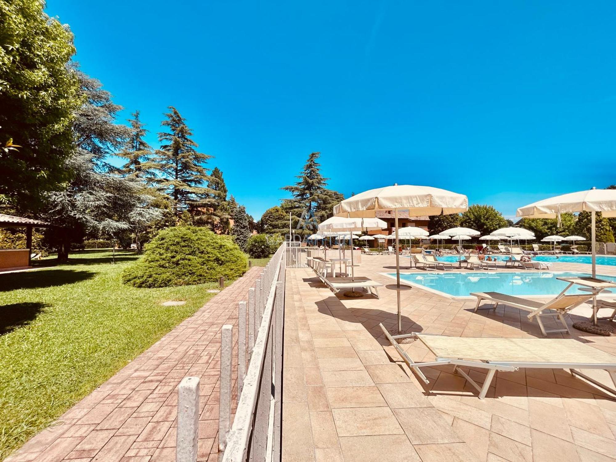 Flora -100m Dal Di Garda - Piscina Sirmione