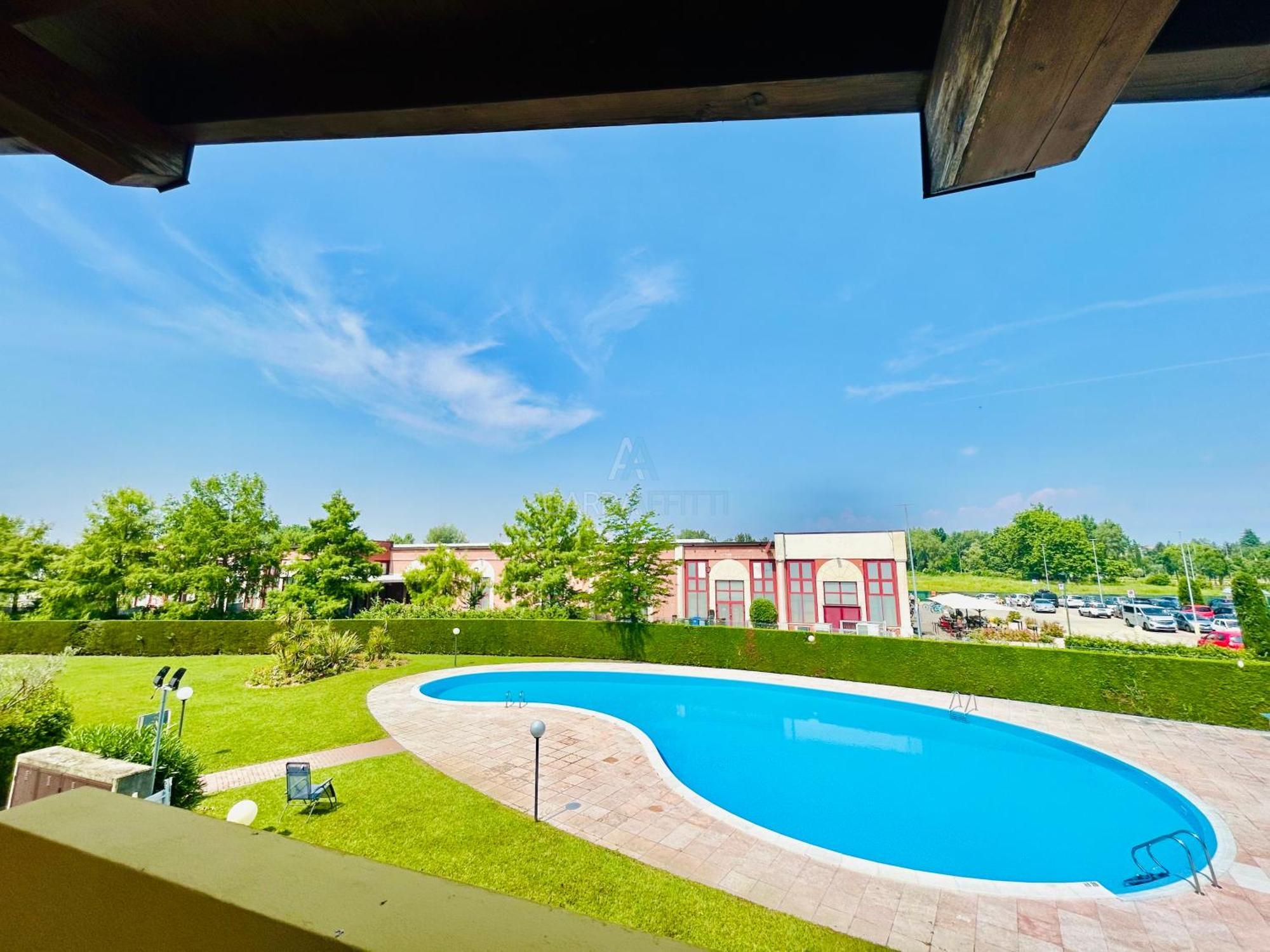 Topazio - Vista Piscina A 150m Dal Sirmione