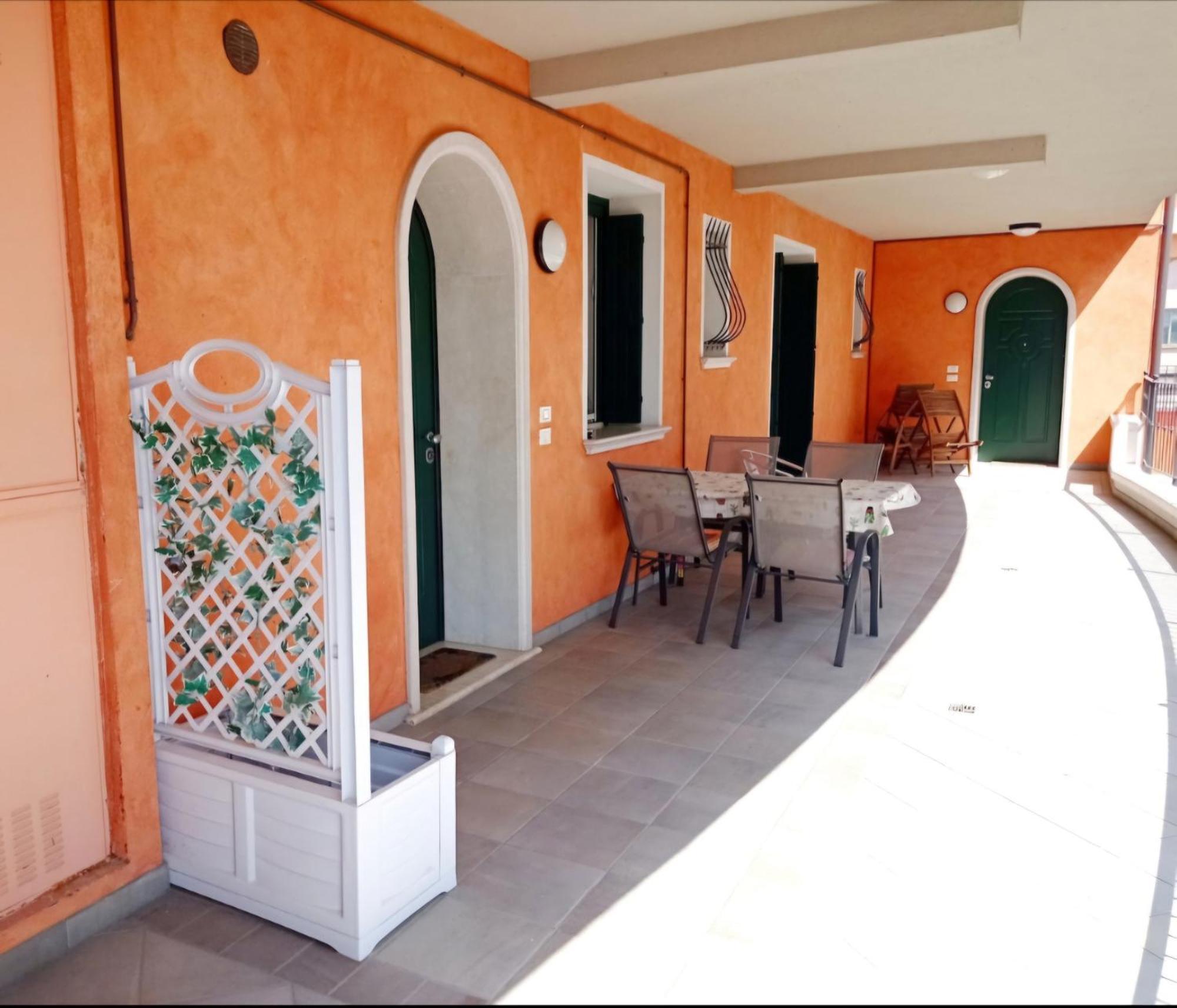 Super Location Front Apartment *
