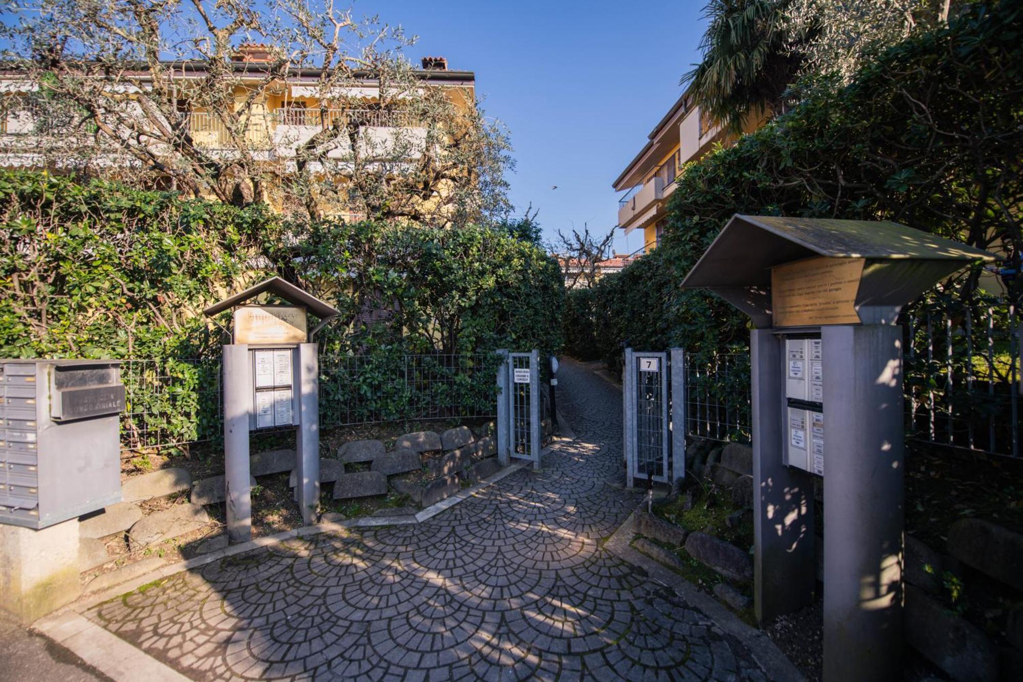 Apartment Villaggio Dei Fiori Primula Sirmione