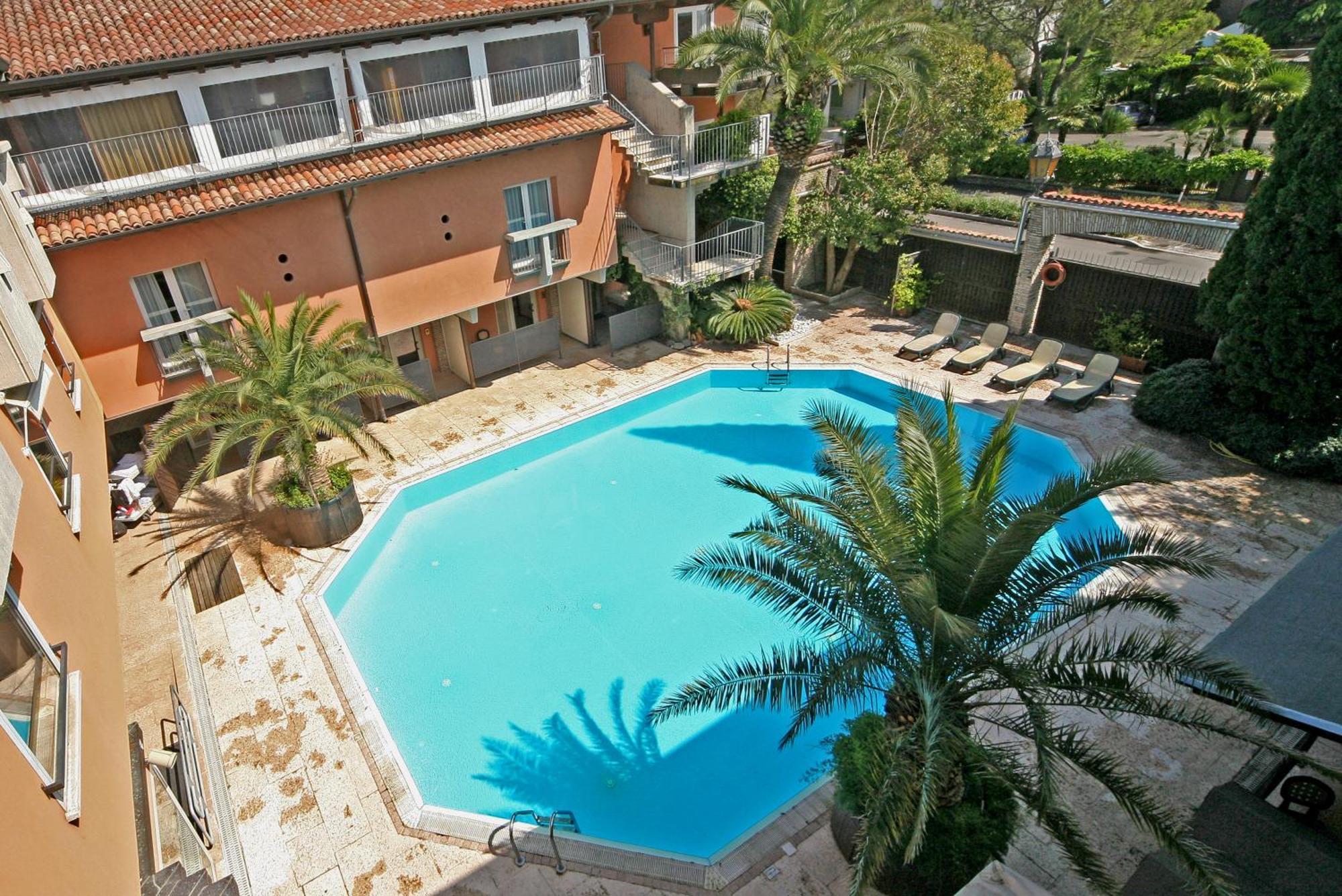 Khách sạn La Pauel Sirmione