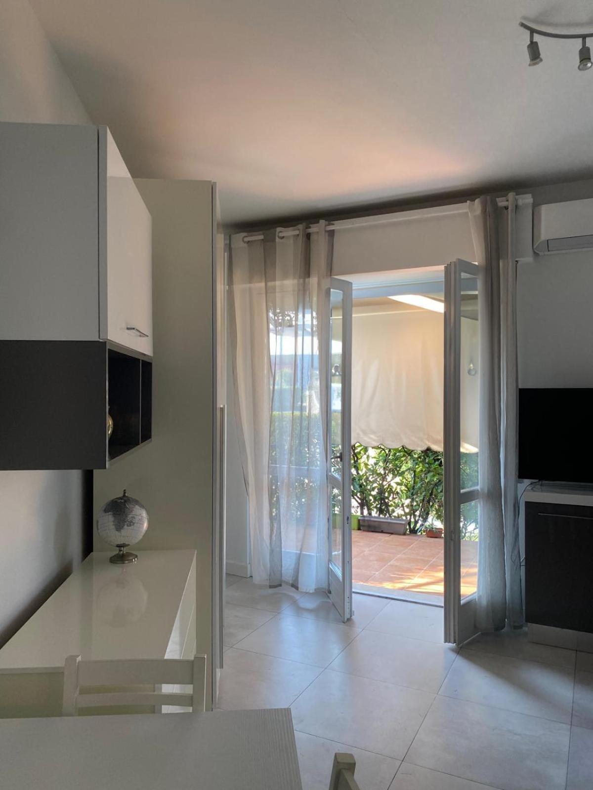 Apartment - With Lakefront Pool