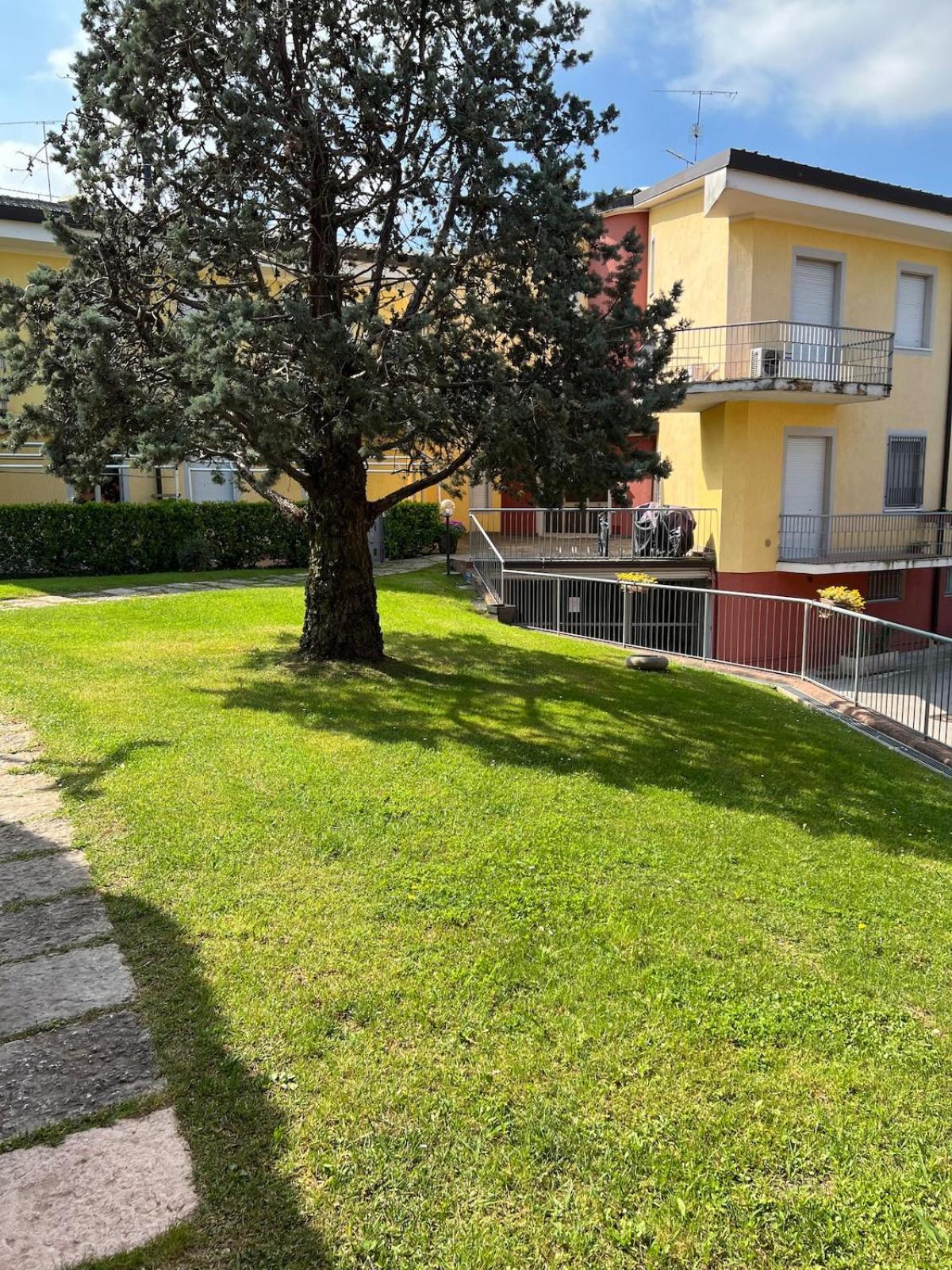 - With Lakefront Pool * Sirmione