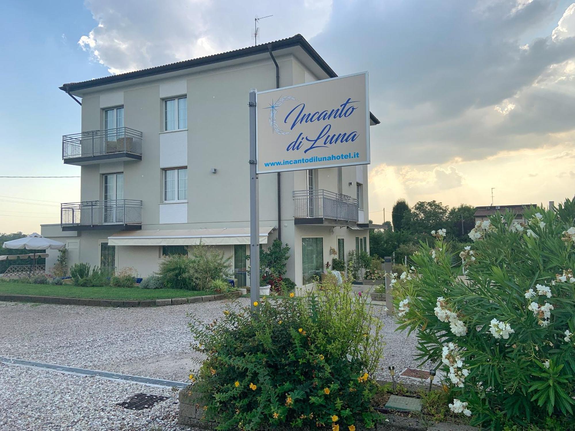 Incanto Di Luna Hotel 3*