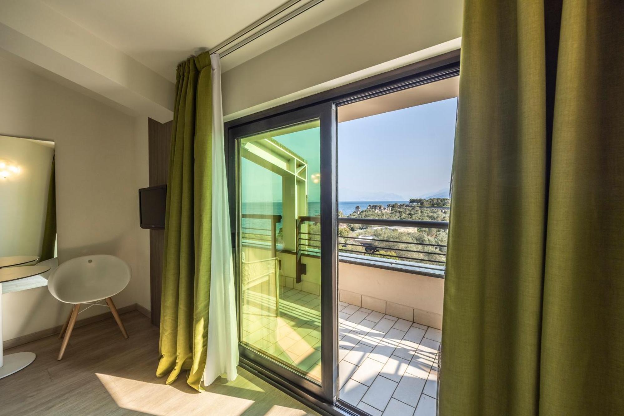 Ideal Hotel 4*
