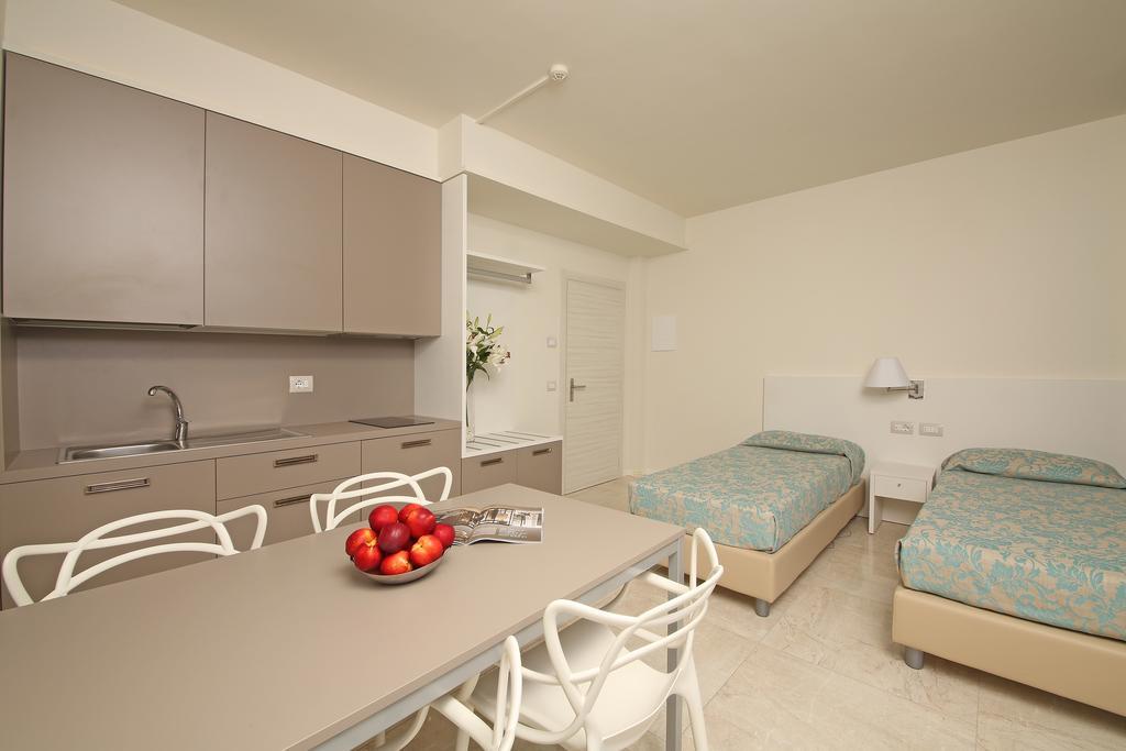 Hotel Holiday
