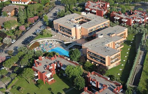 Holiday Aparthotel 3*
