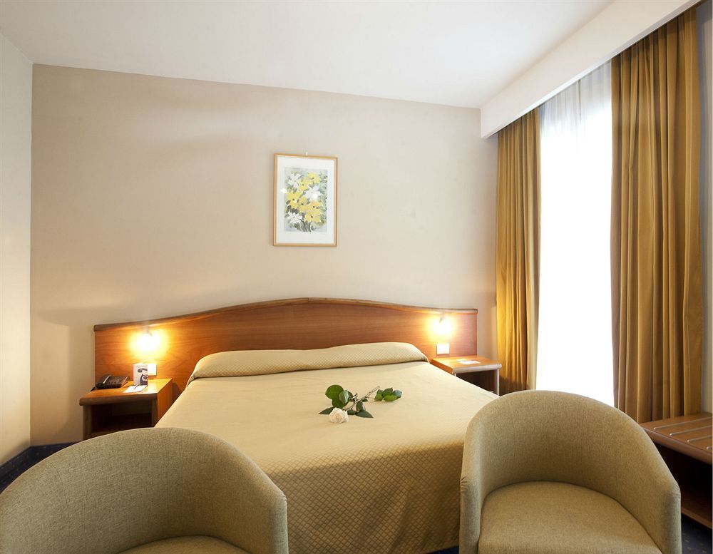 Khách sạn Du Parc 4*