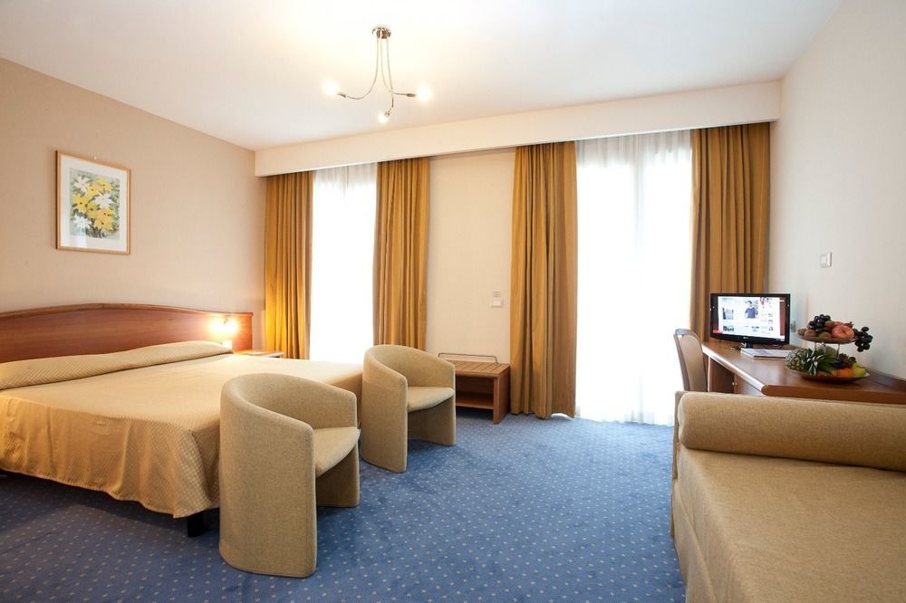 Khách sạn Du Parc 4*