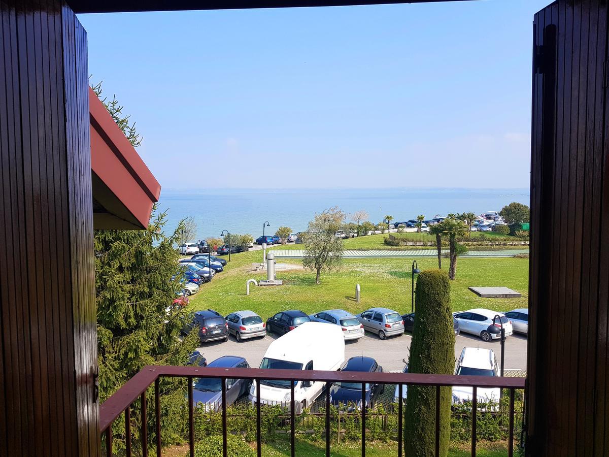 Sunrise Lake View Apartment *