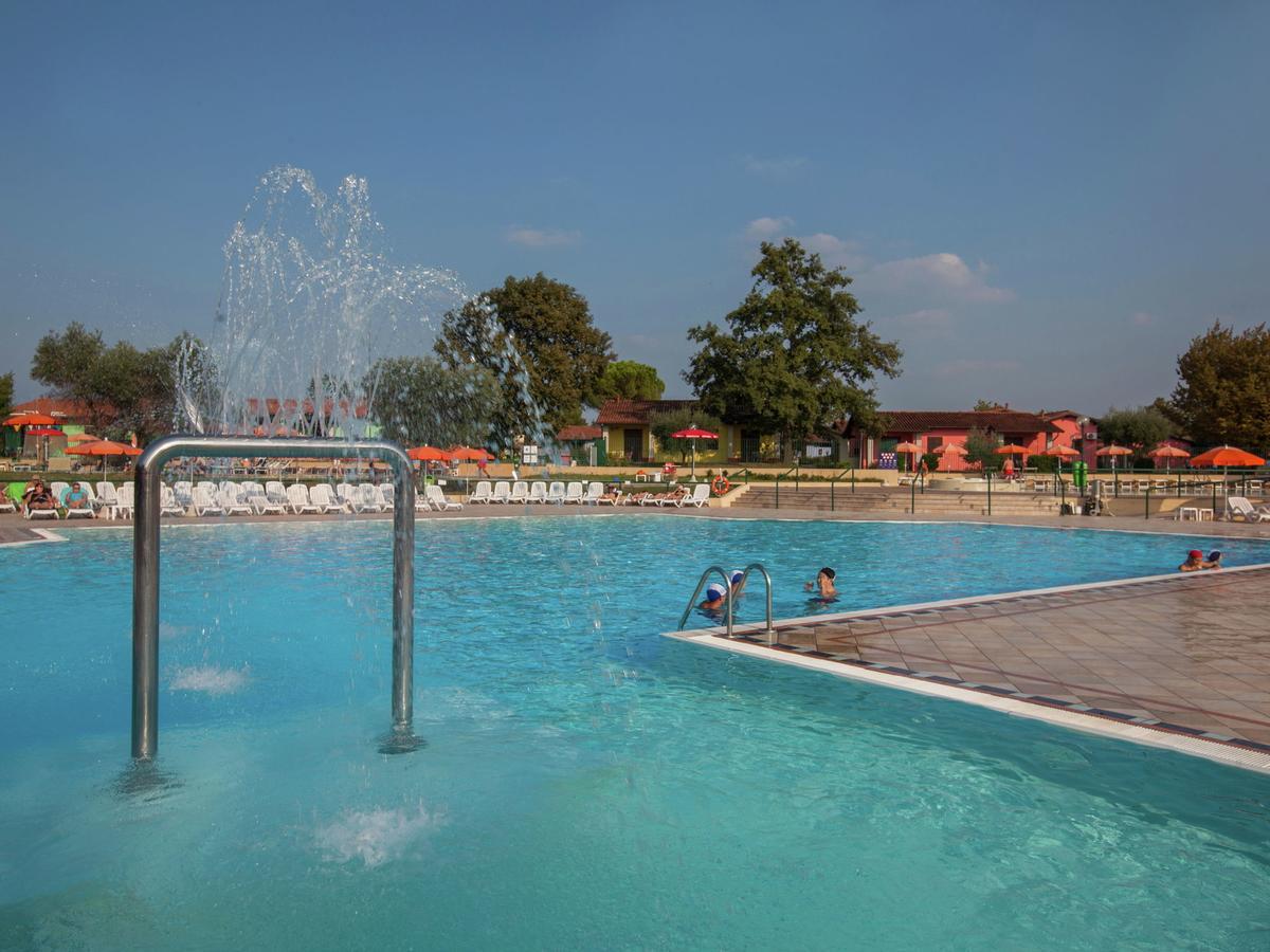 Modern Furnished Chalet With Ac, 4km From Sirmione