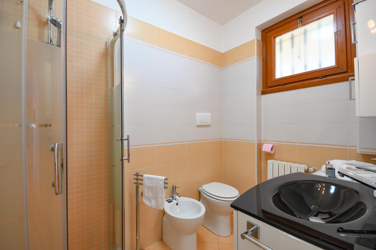 Sirmione Beach Apartment Huoneisto *