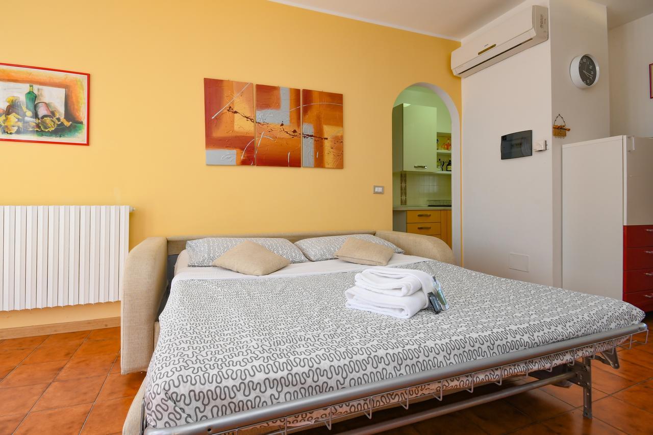 Huoneisto Sirmione Beach Apartment *