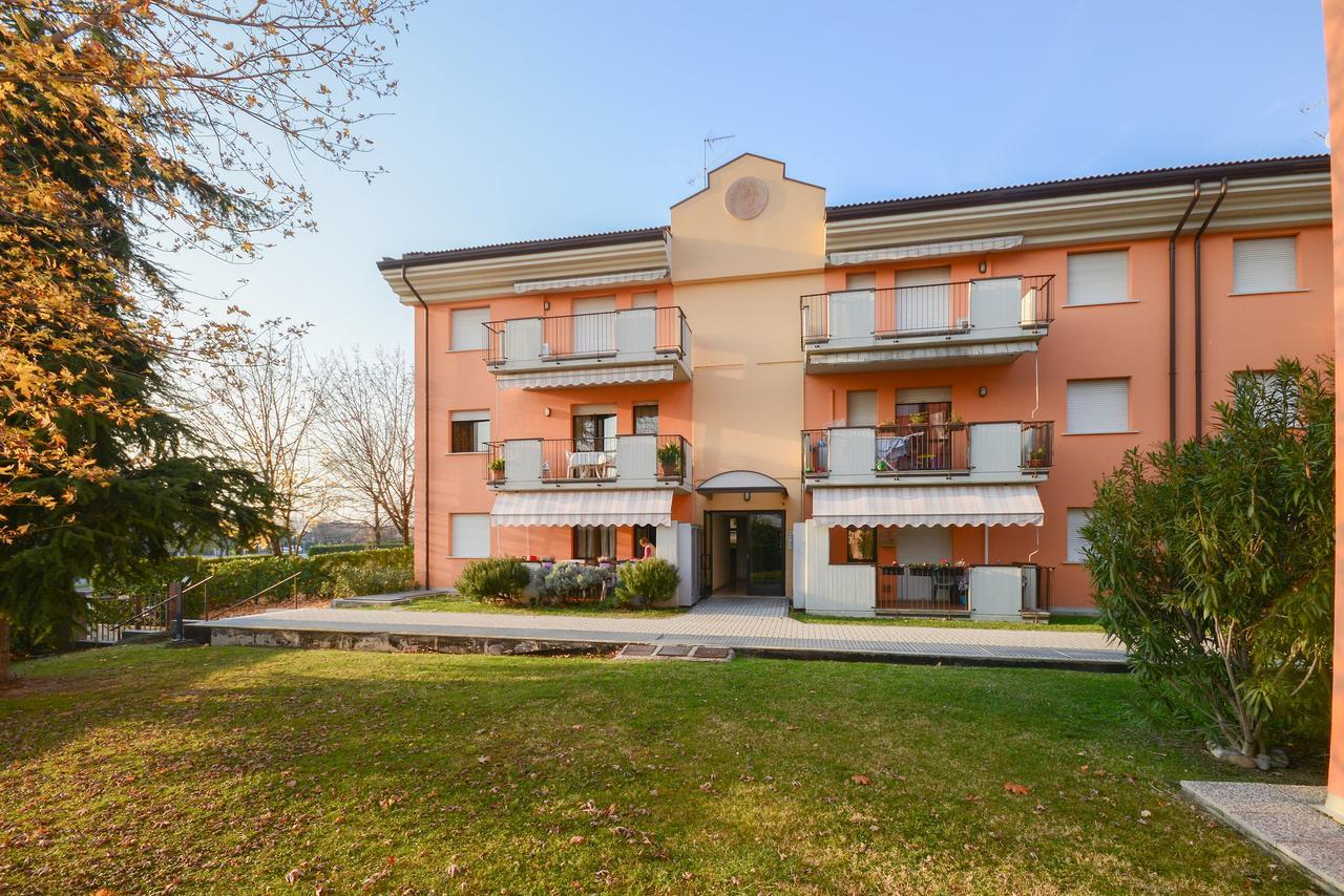 Apartment Con Ampia Piscina
