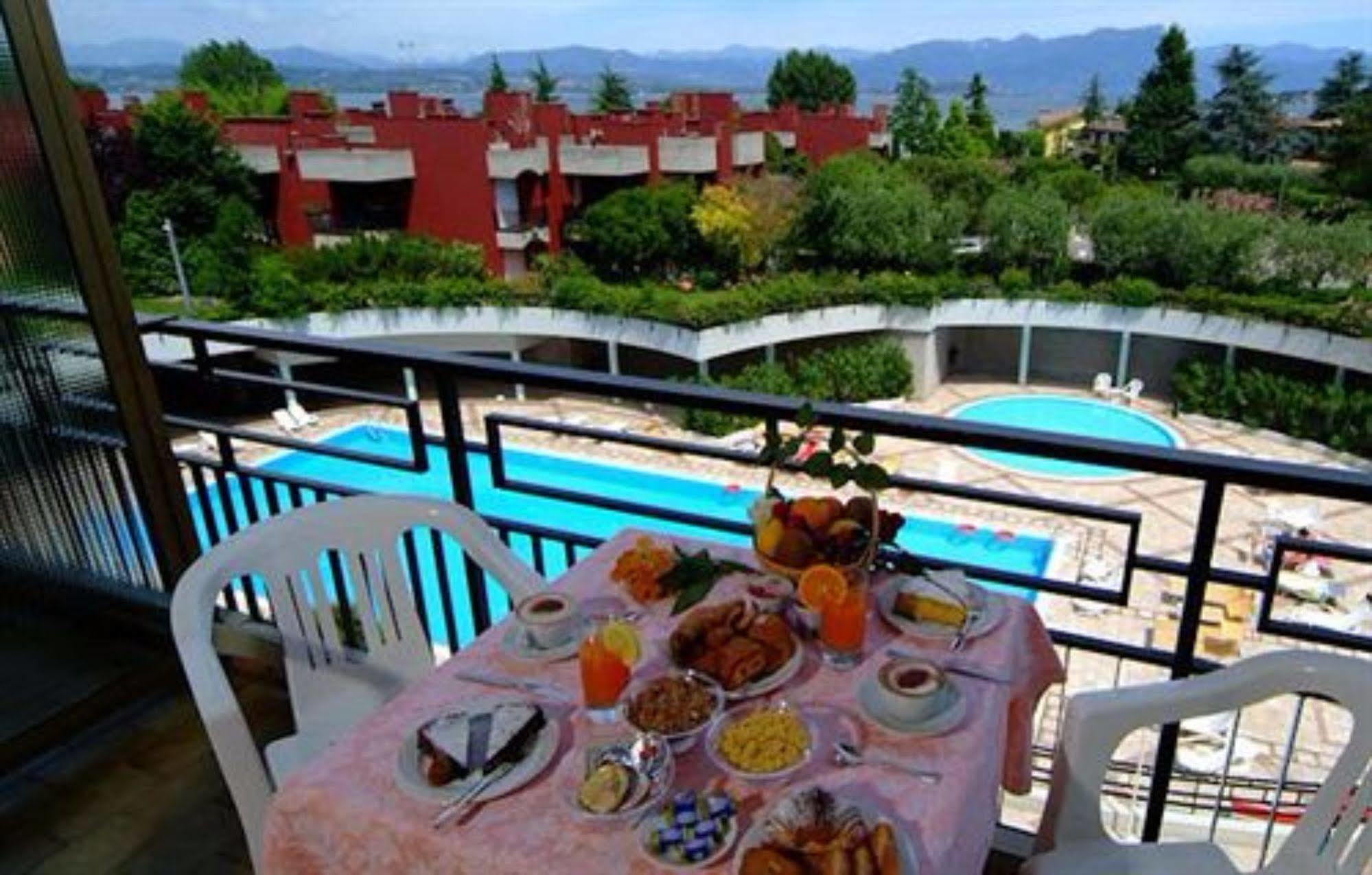Holiday Khách sạn hẻo lánh Sirmione