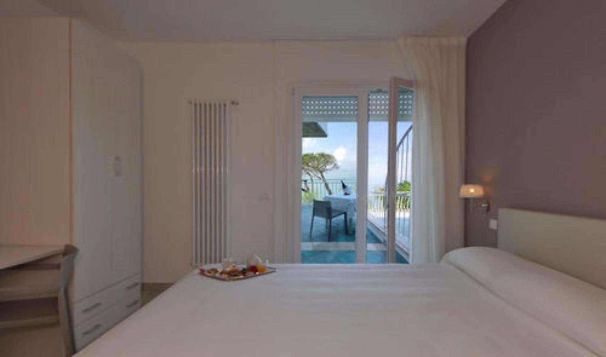 Saviola Hotel 3*