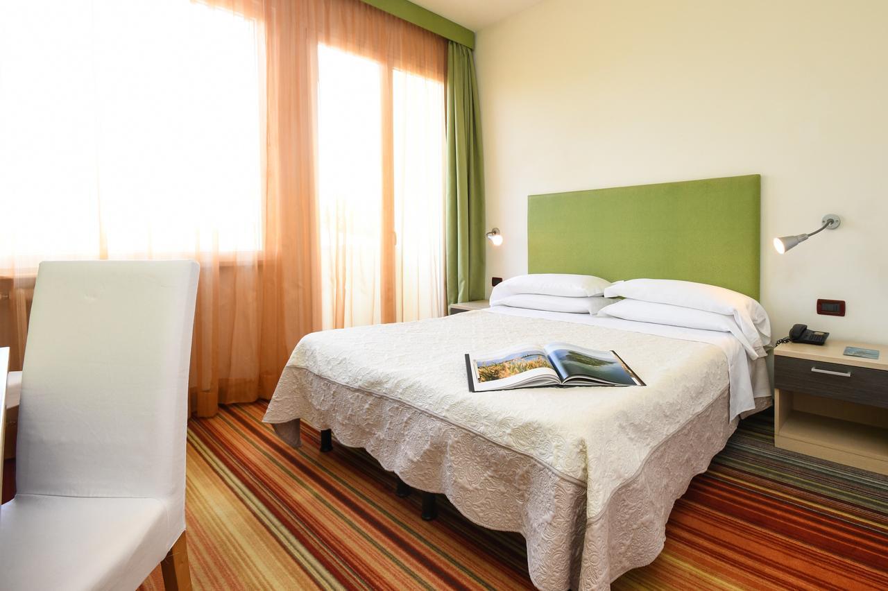 Hi Hotels Sirmione - Lakeview Pool 3*