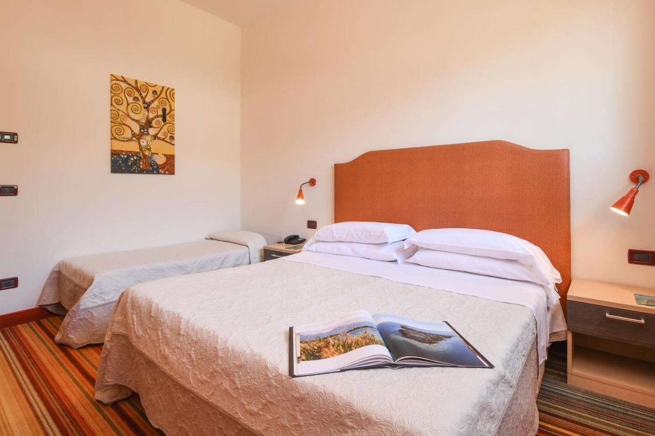 Hi Hotels Sirmione - Lakeview Pool
