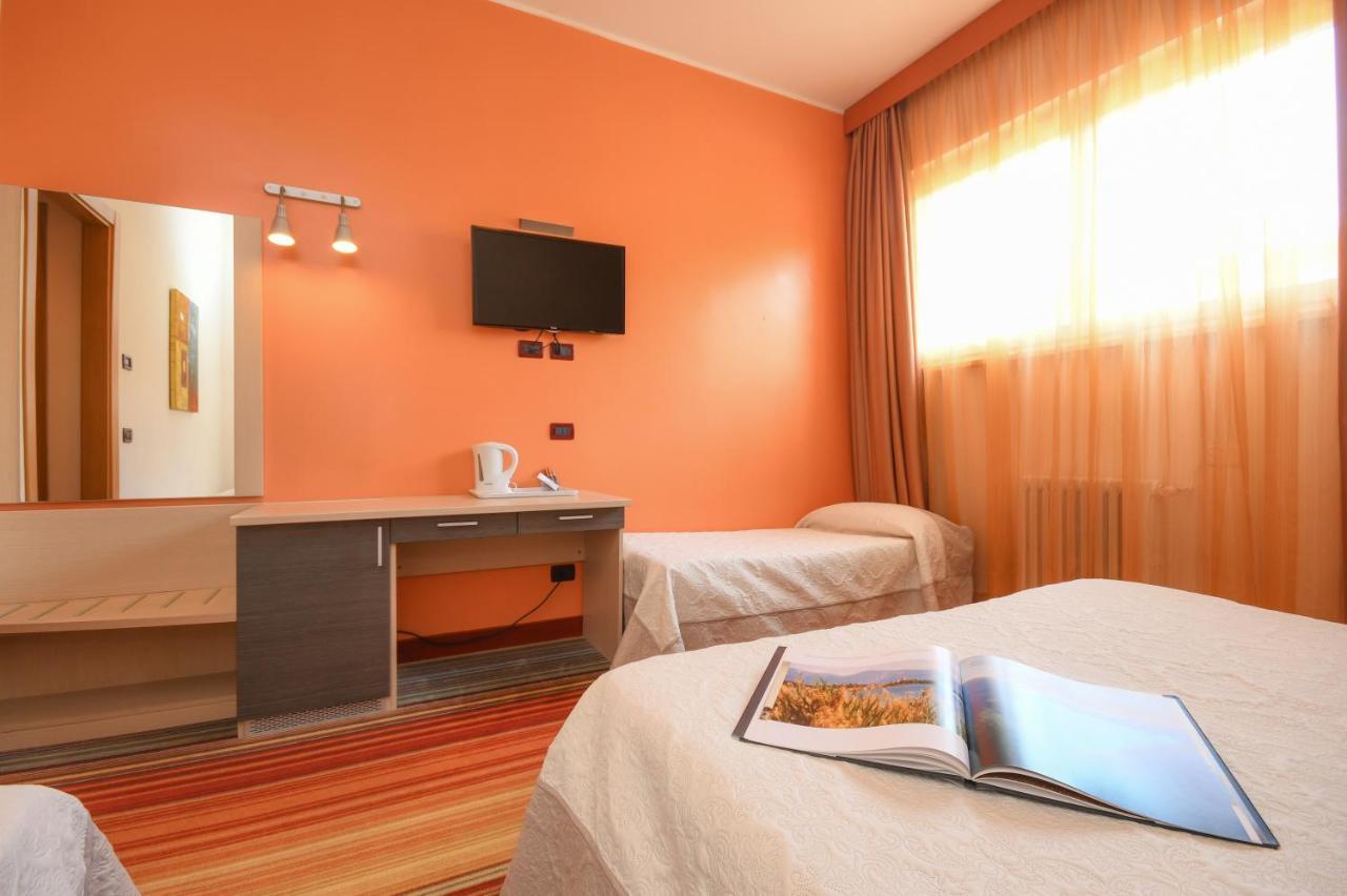 Hi Hotels Sirmione - Lakeview Pool