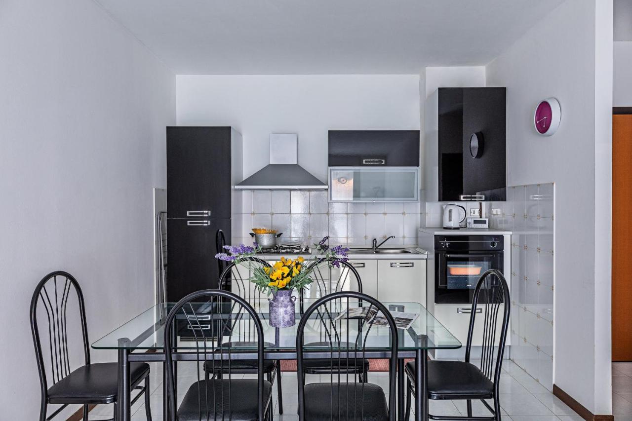 Artemisia Apartment *