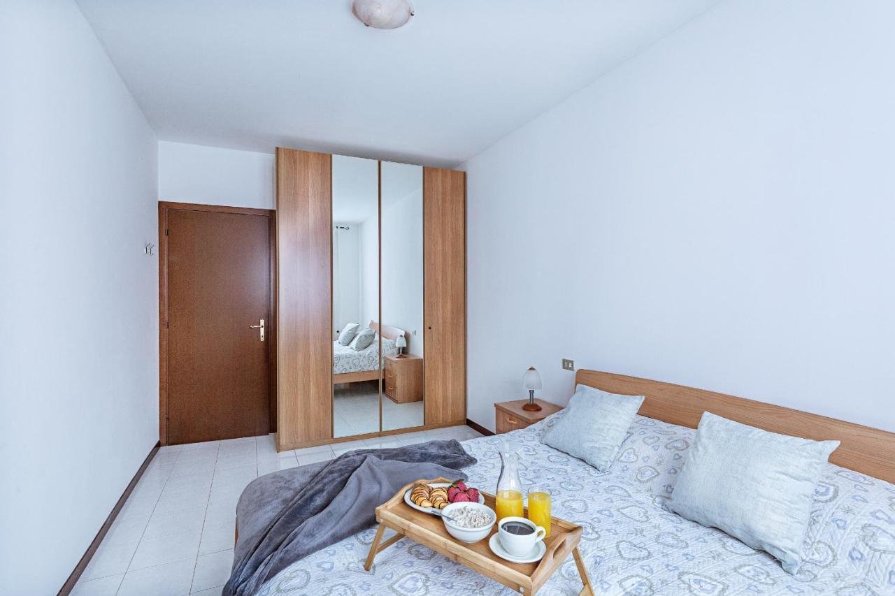 Artemisia Apartment *